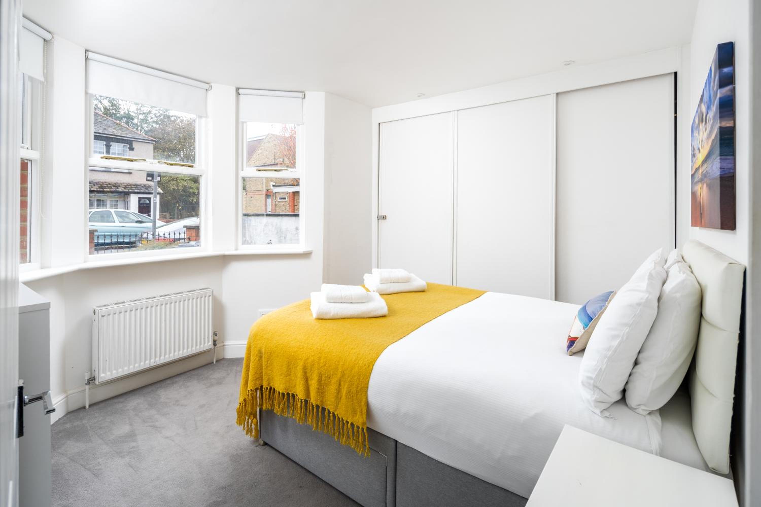 JOIVY Stunning flat with garden in West London