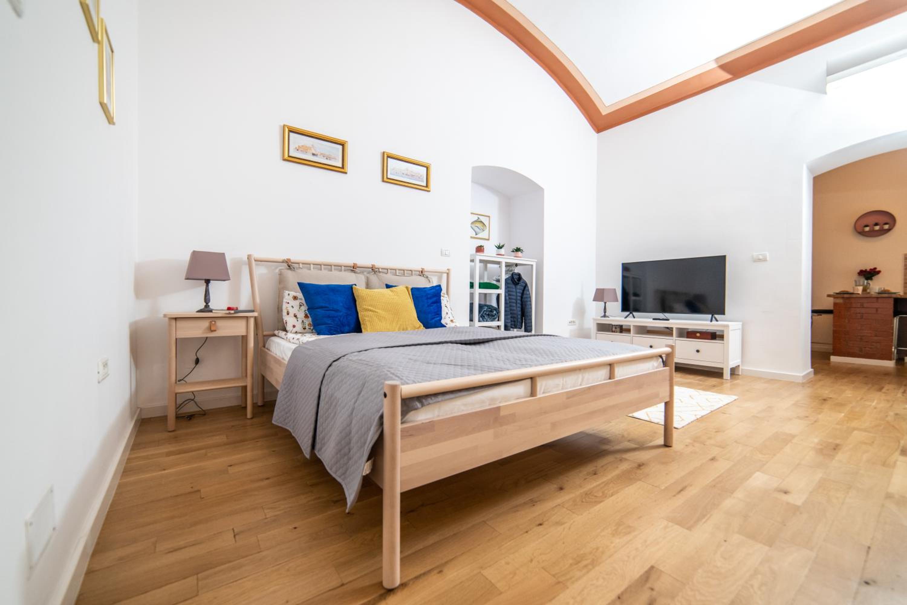 Photo 6