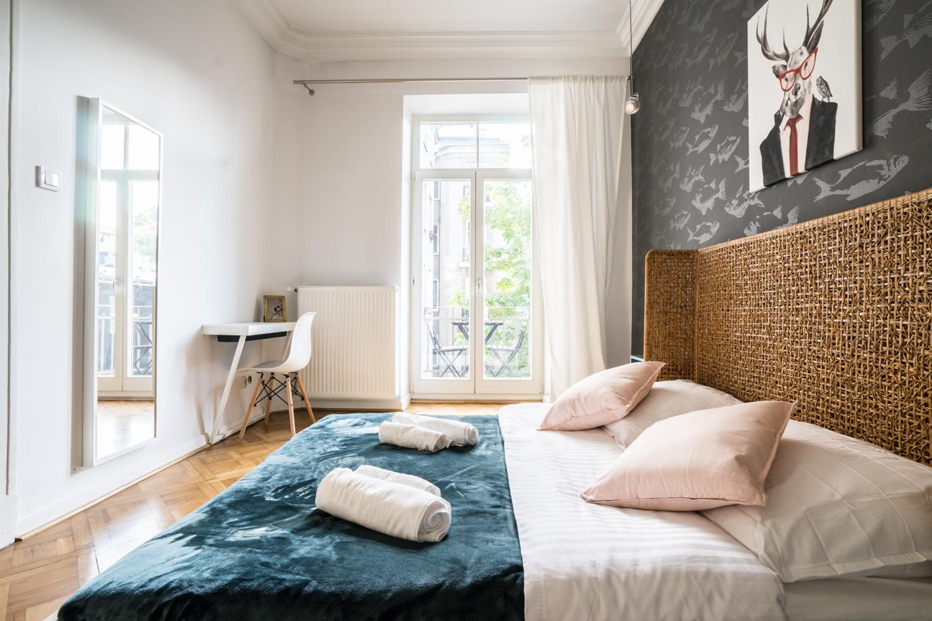 oompH Warsaw Central Elegant Apartment view 2