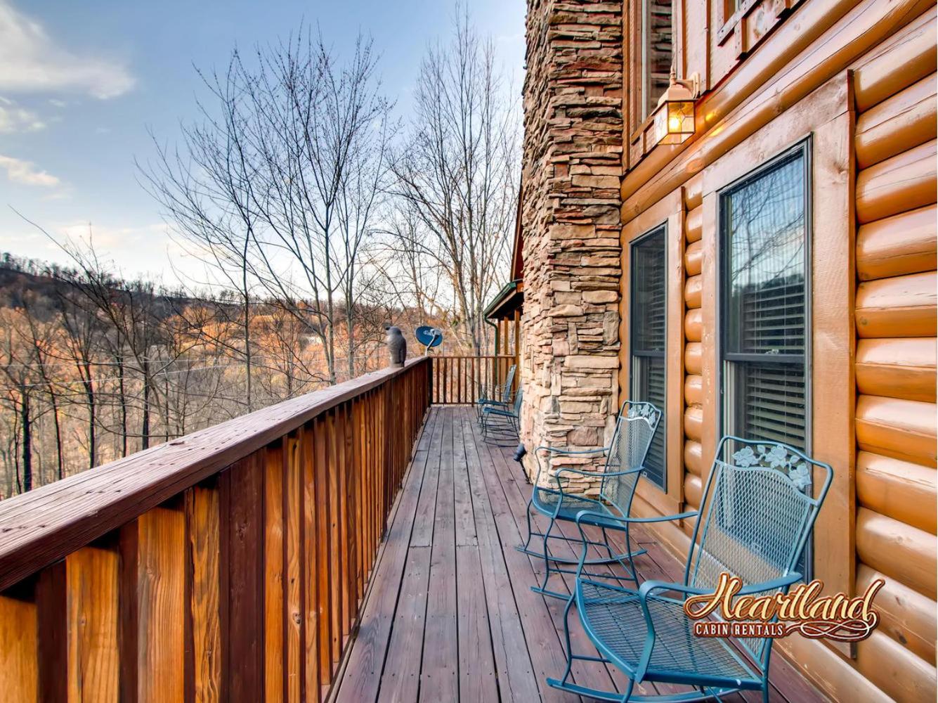 Bear Hug Cabin Gatlinburg Convenient to Everything! view 4