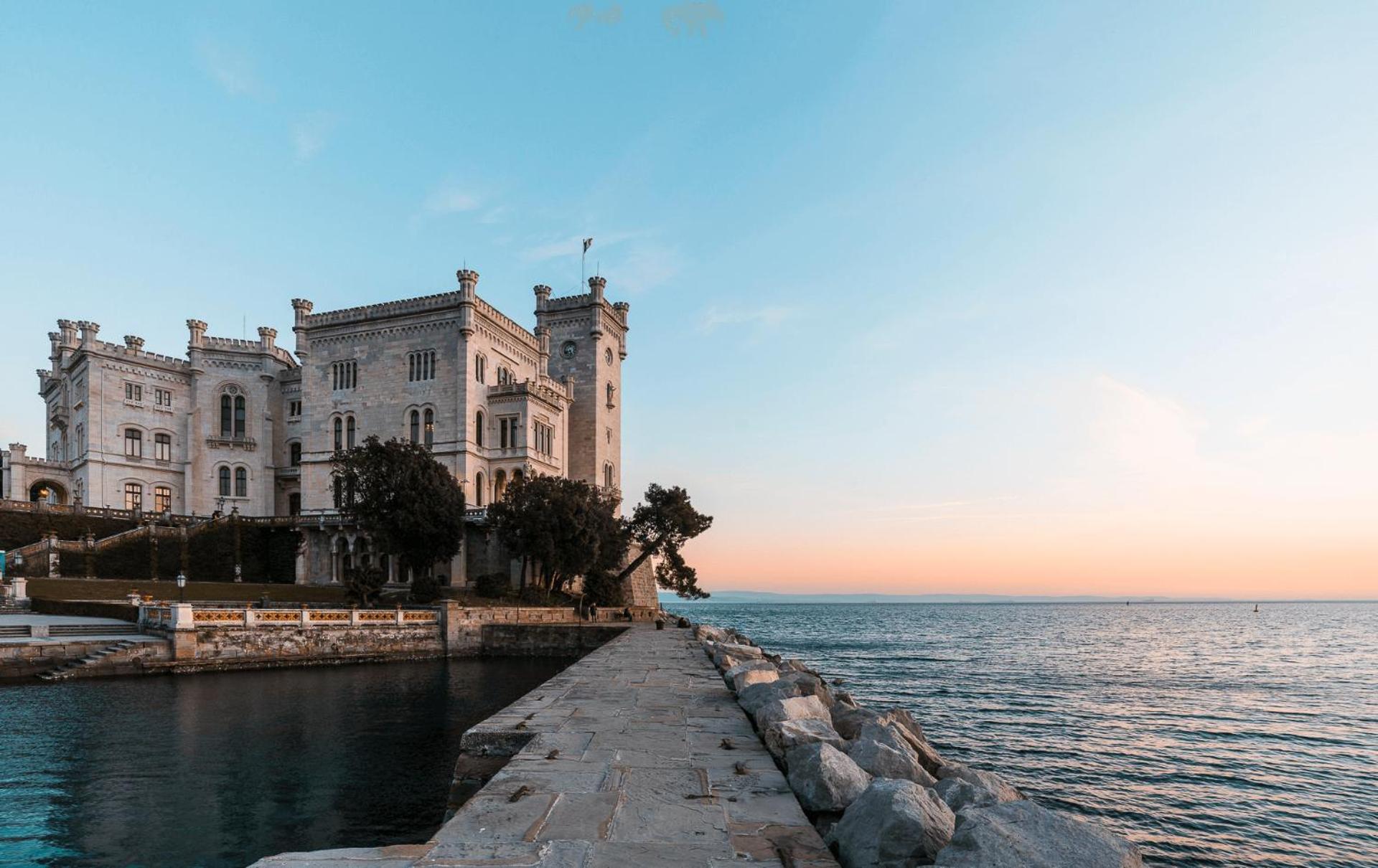 UNICA nel cuore storico di Trieste photo 2
