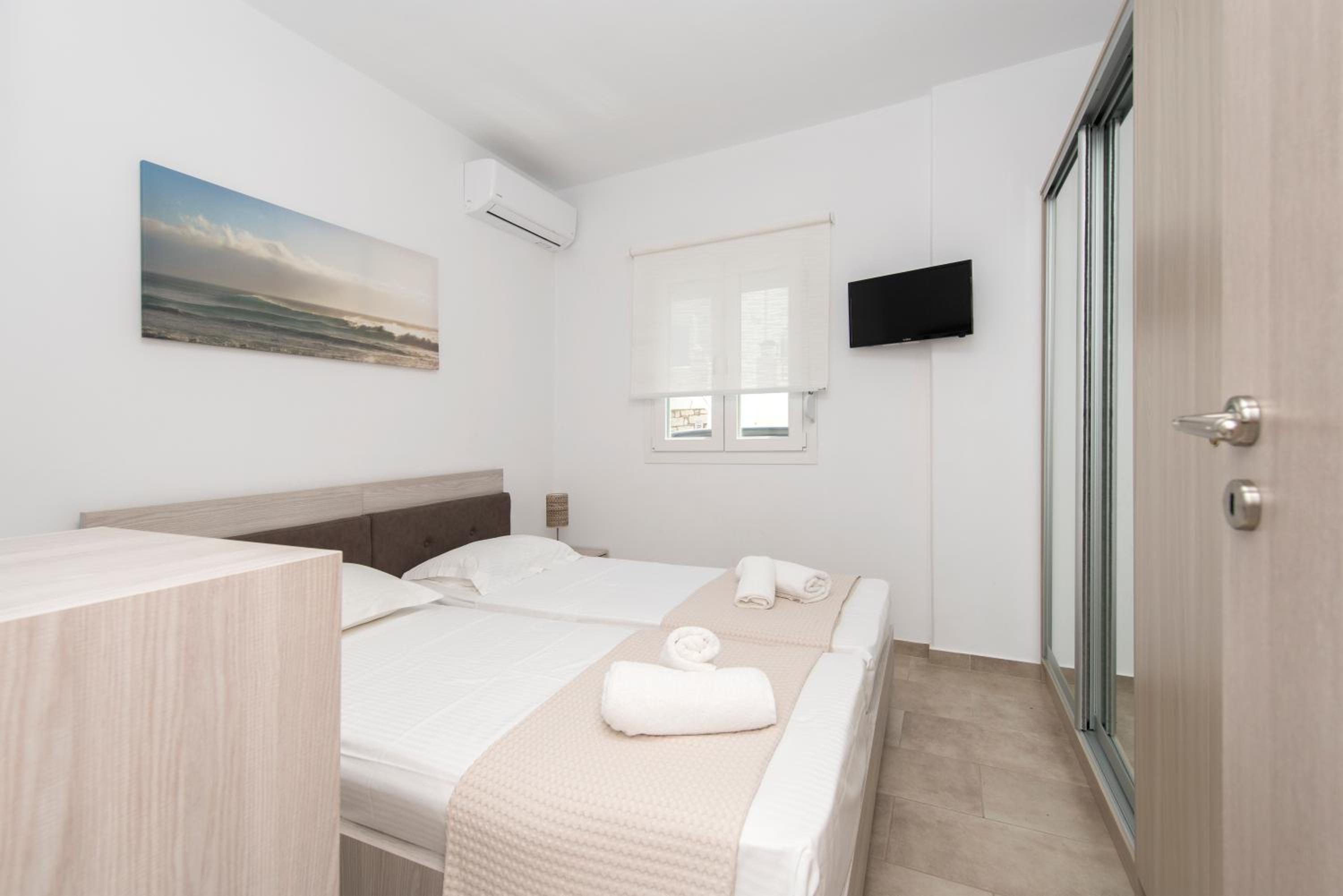 Ormos Naoussa's suite photo 5