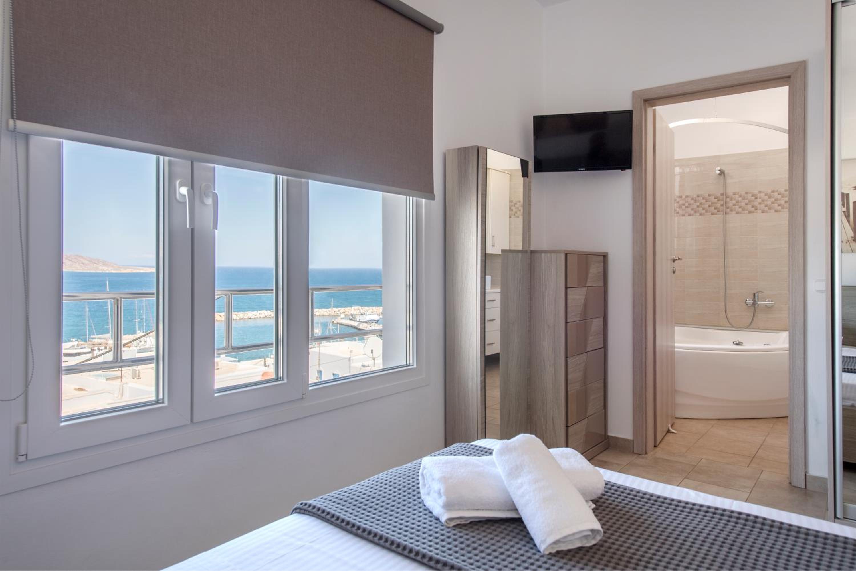 Ormos Naoussa's suite photo 4