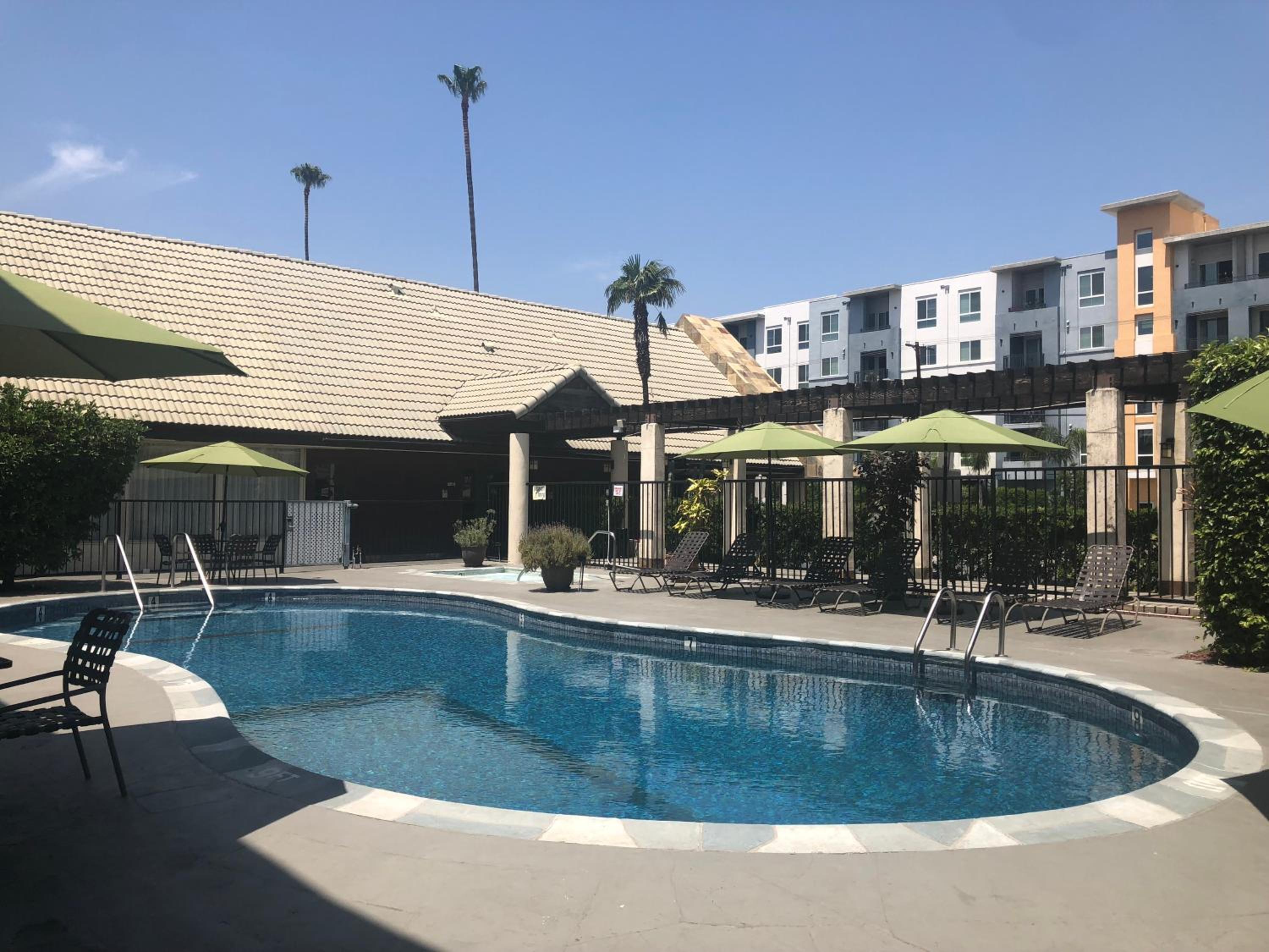North Hollywood Vacations - Mikado Hotel - Property Image 18