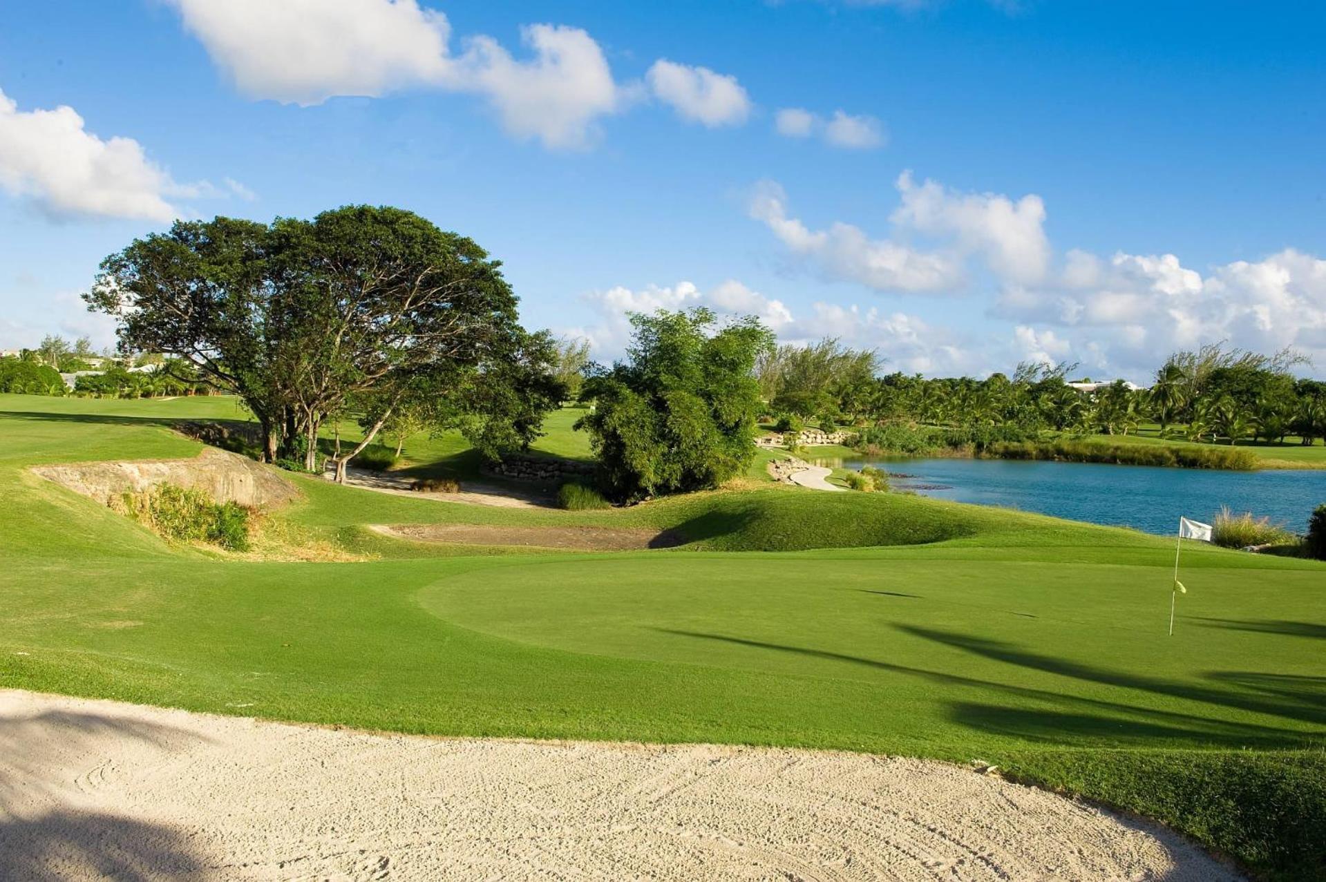 RESORT HOME WITH GOLF AND KLCC CITY VIEW NEAR TO BUKIT JALIL STADIUM & AXIATA ARENA