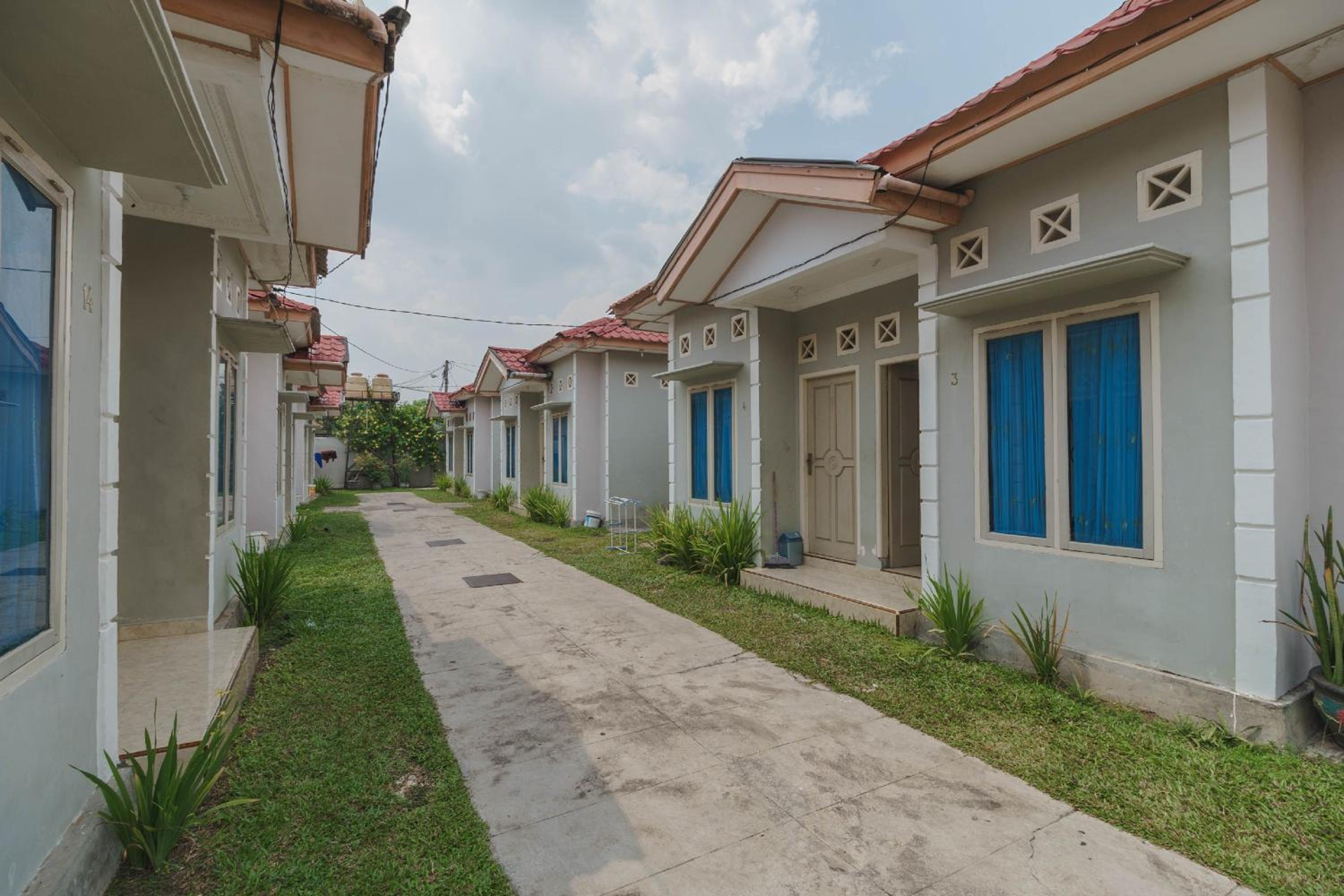 RedDoorz Syariah near Watervang Lubuk Linggau 2 view 5