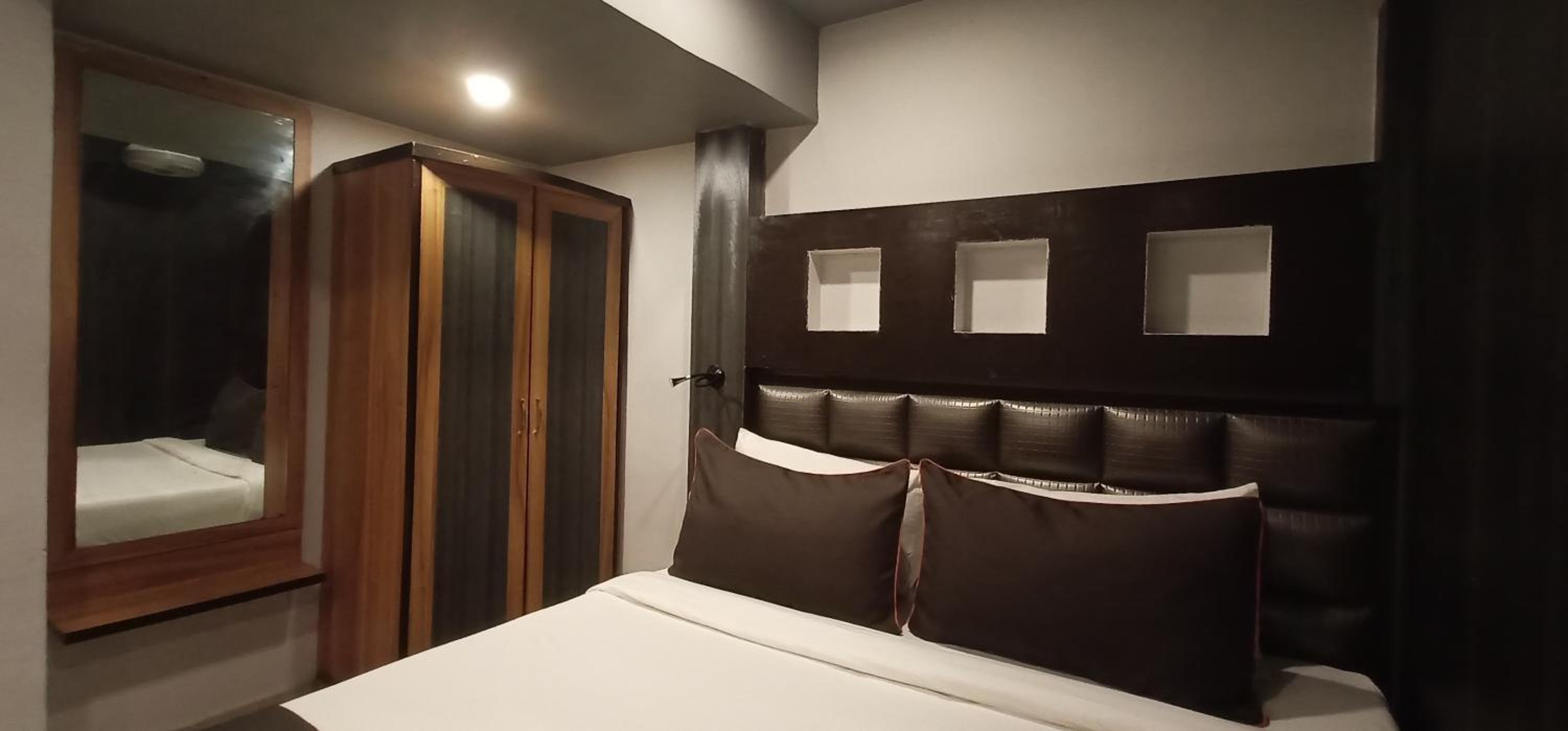 Hotel Maan Residency