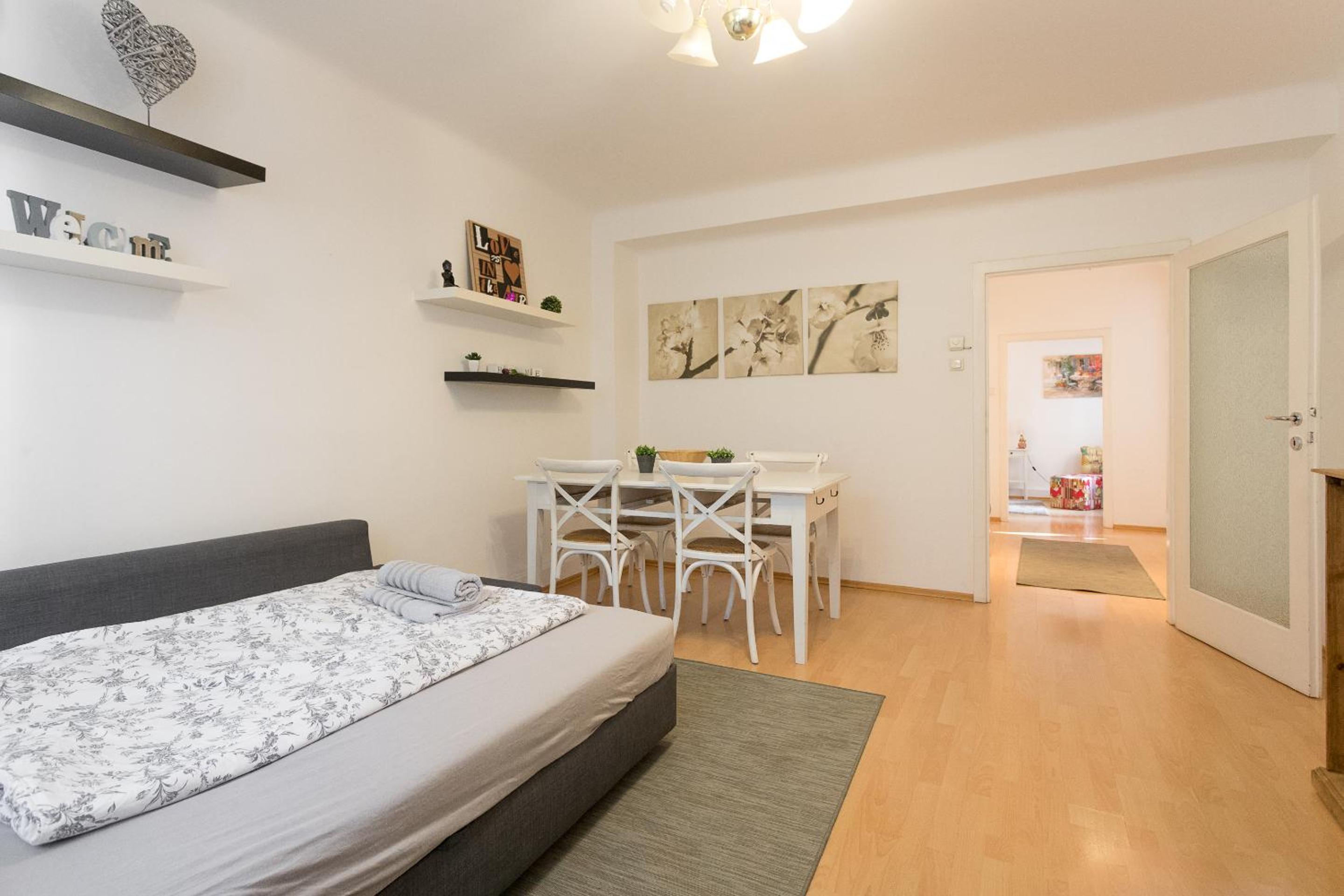 Gorgeous Hideout | City Center Apartment