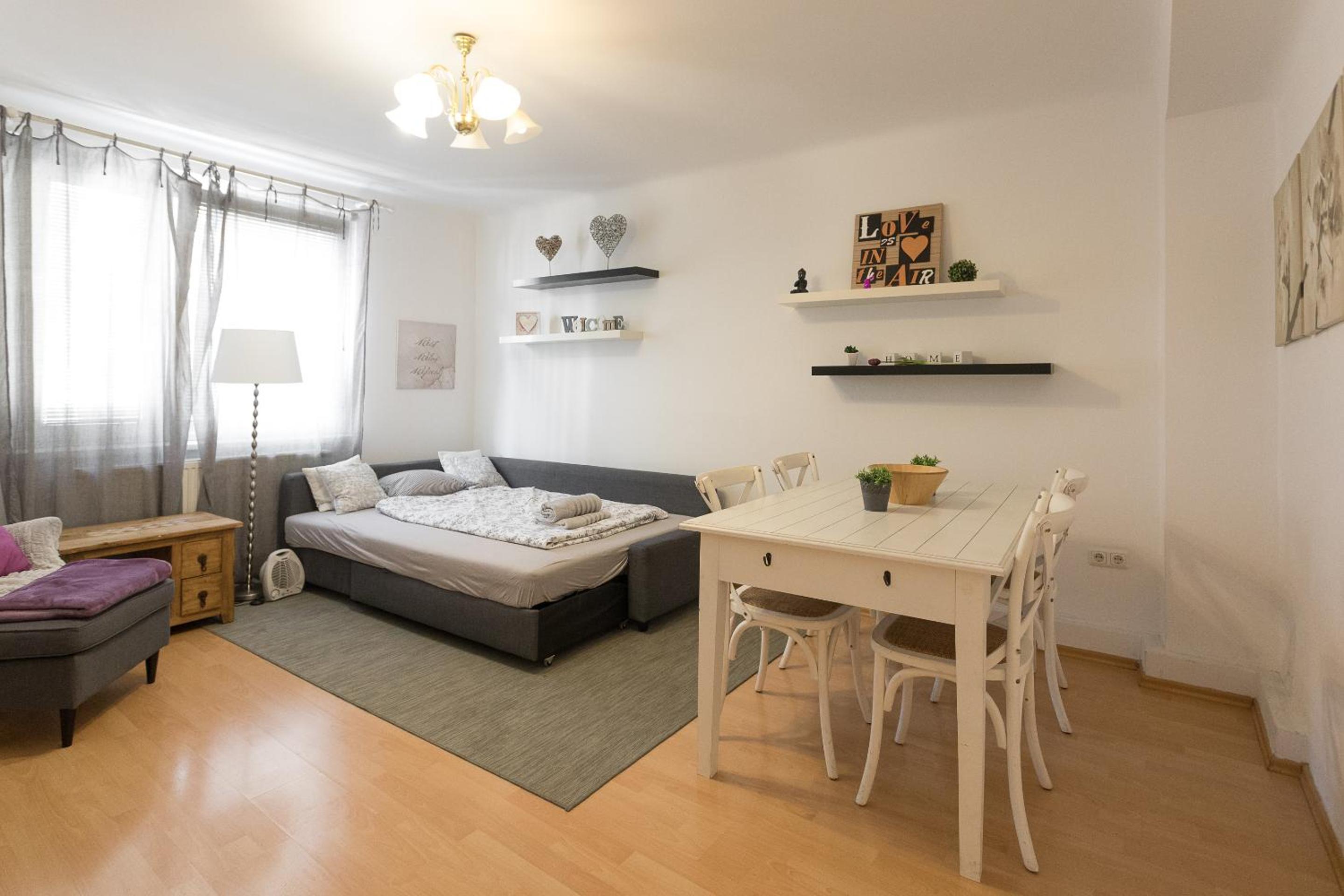 Gorgeous Hideout | City Center Apartment