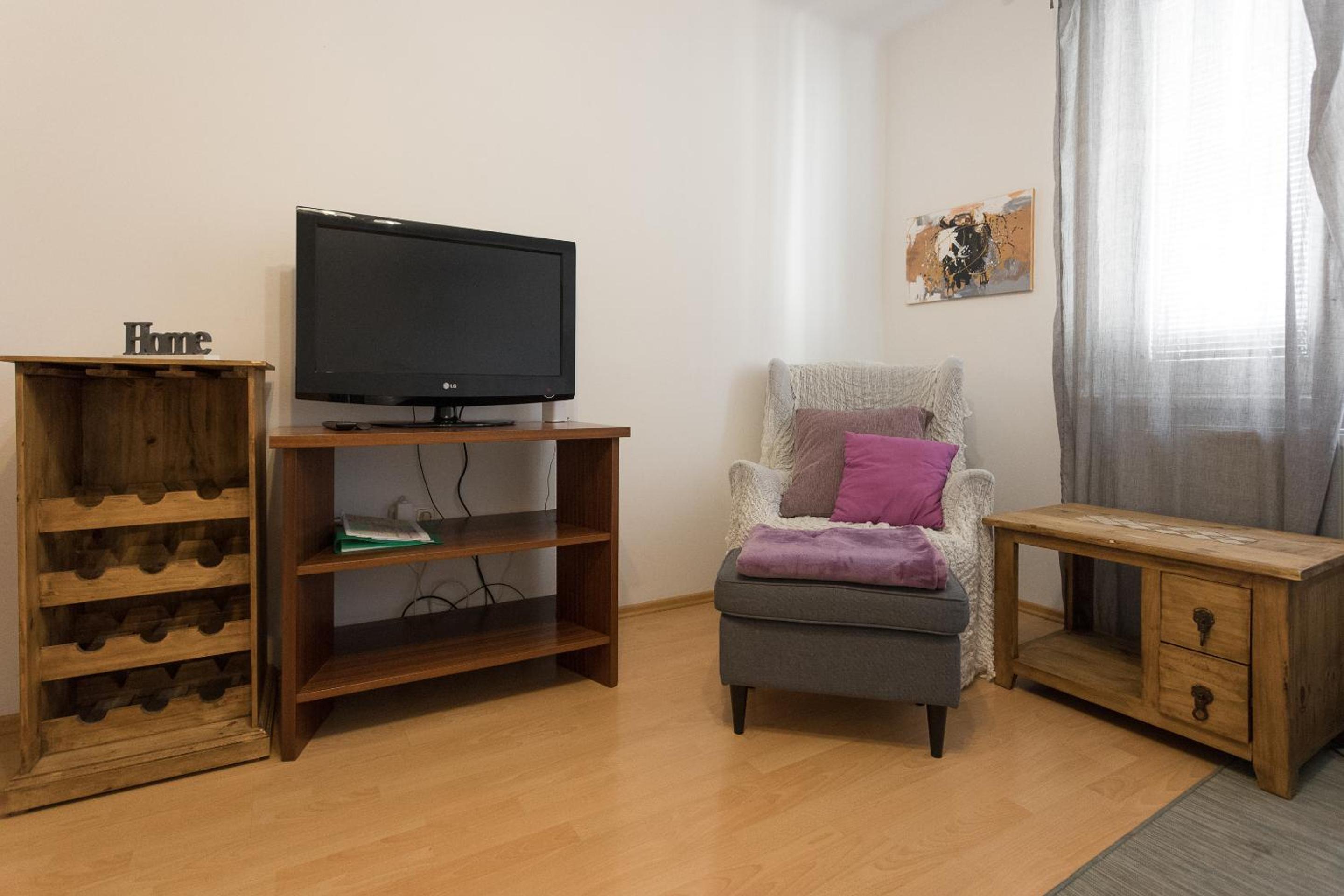 Gorgeous Hideout | City Center Apartment