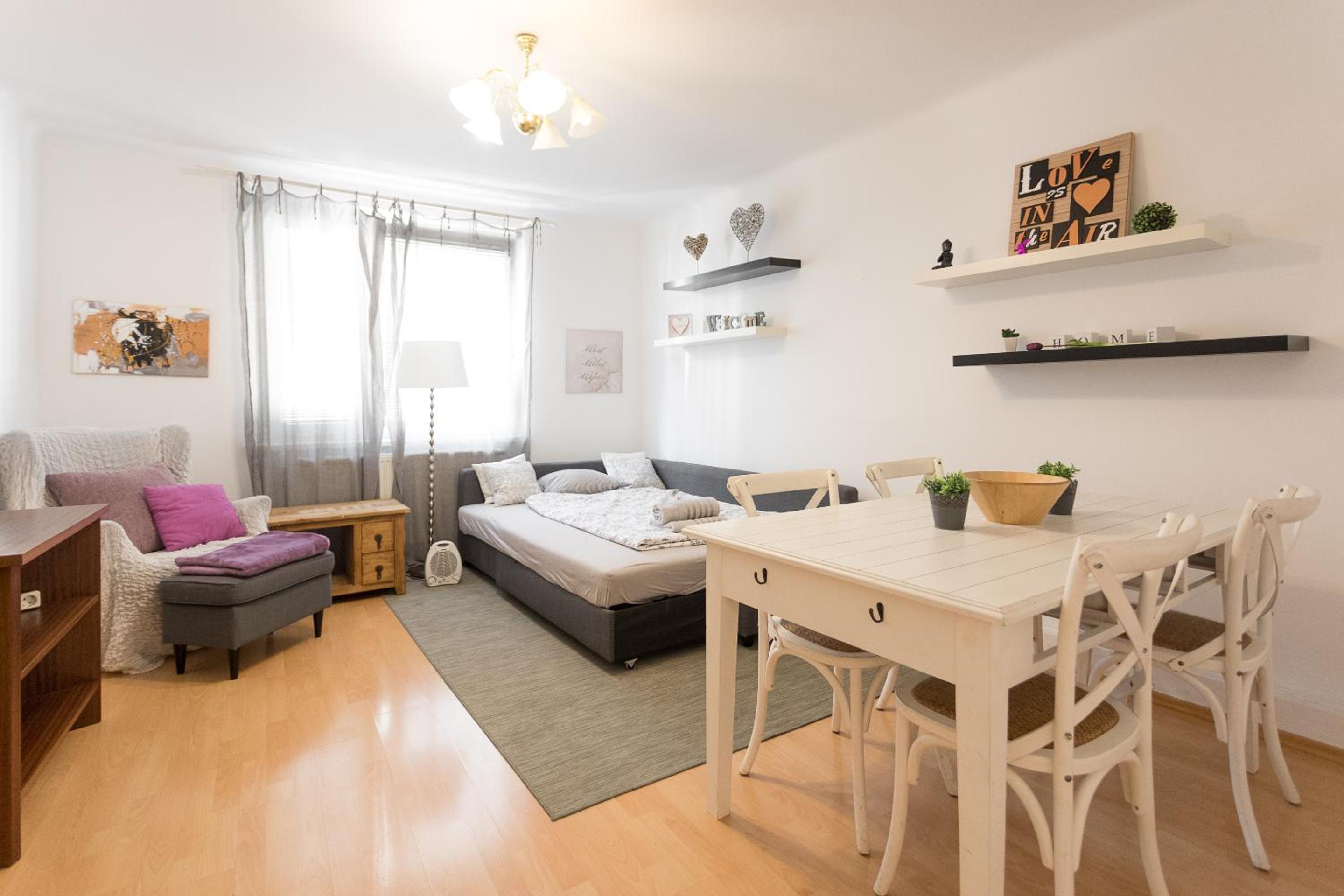 Gorgeous Hideout | City Center Apartment