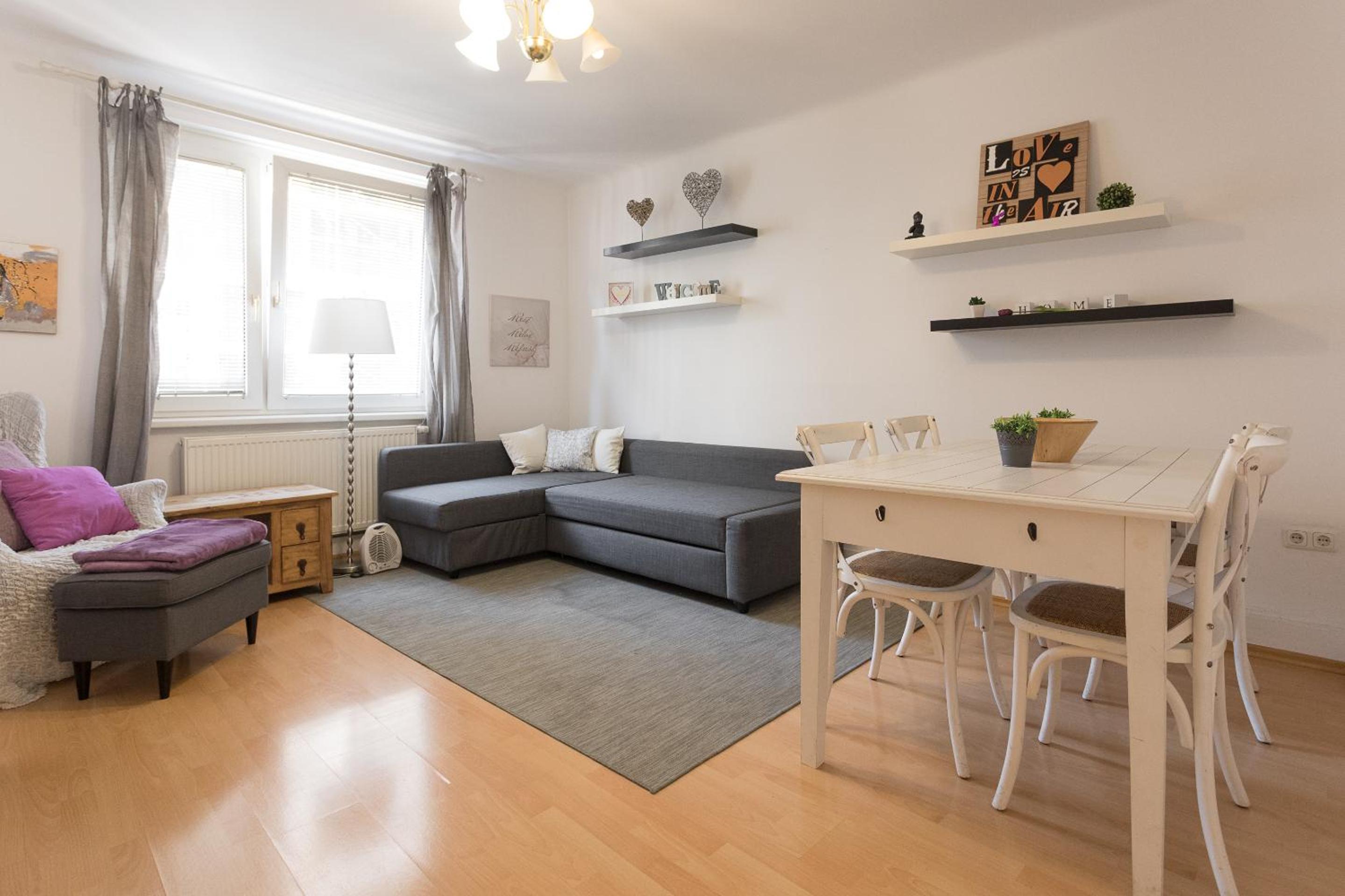 Gorgeous Hideout | City Center Apartment