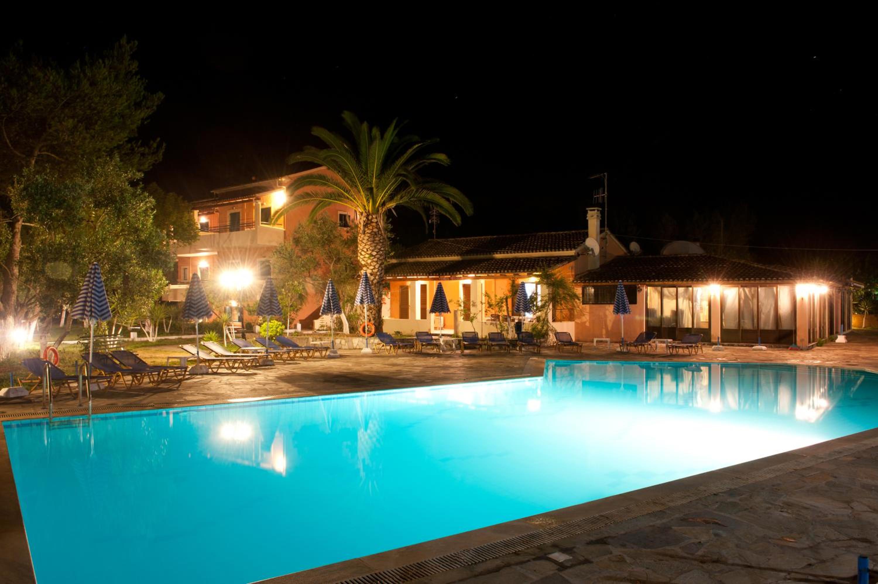 Helena Apartments & Villas