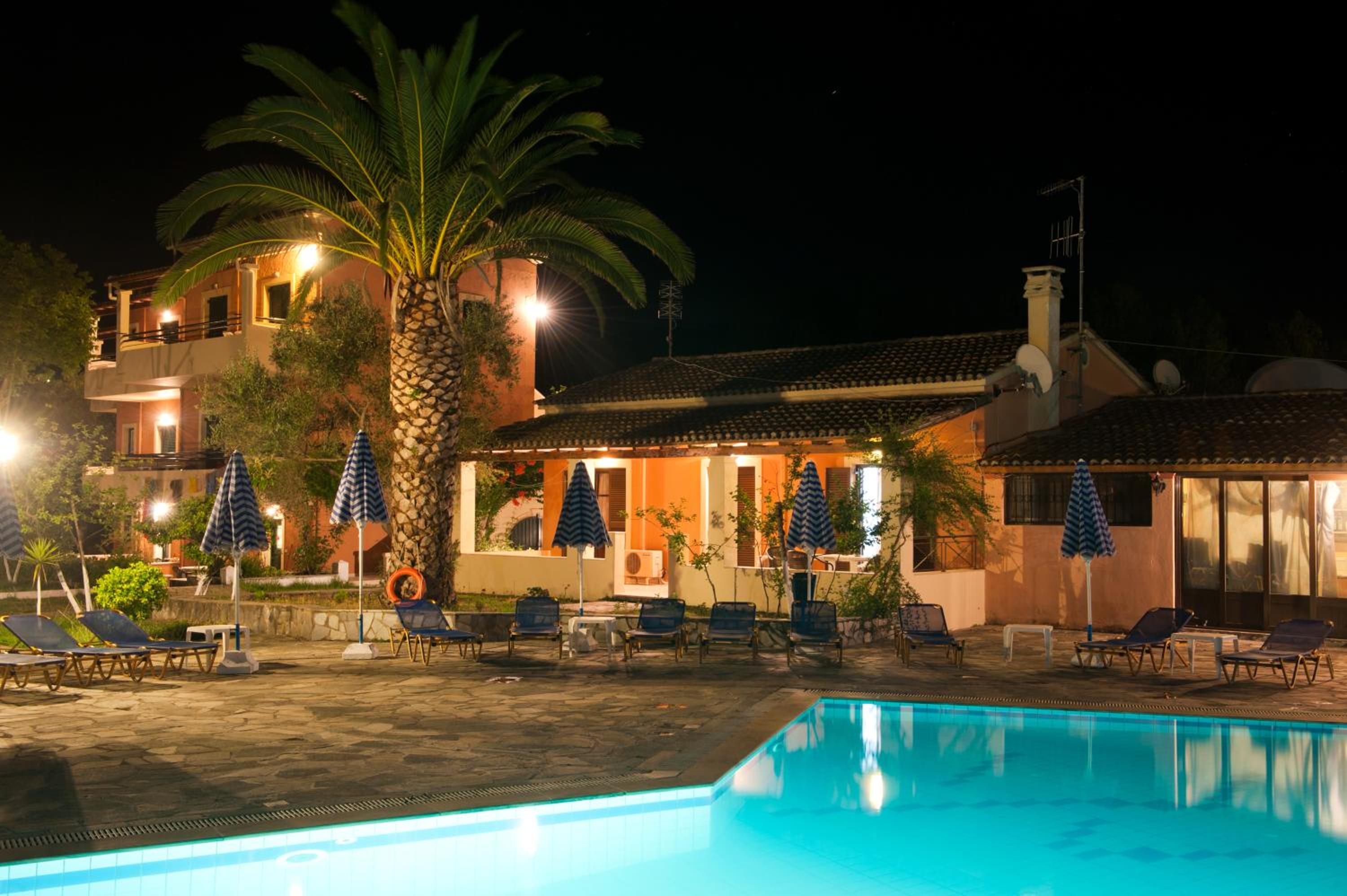 Helena Apartments & Villas