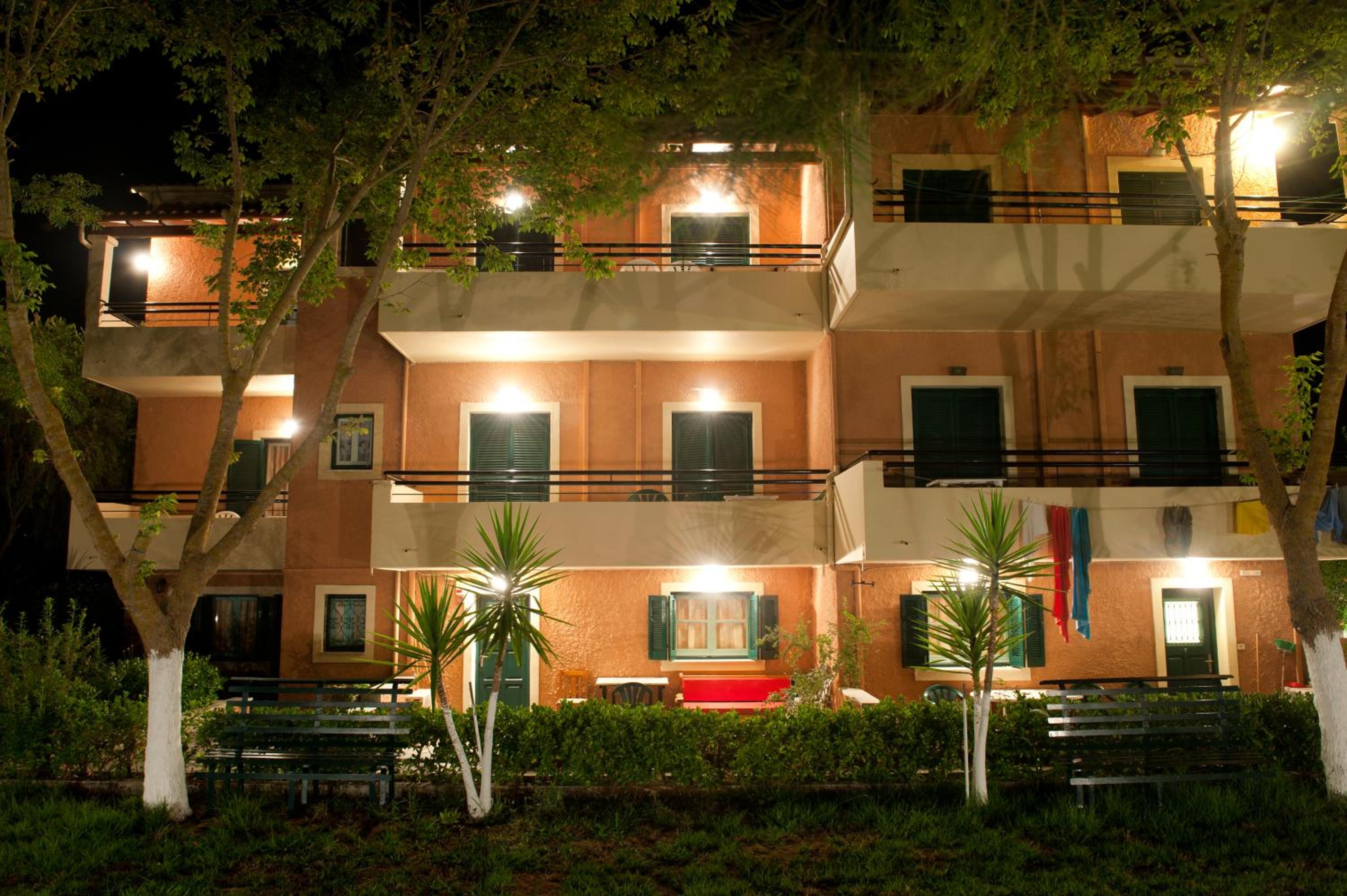Helena Apartments & Villas