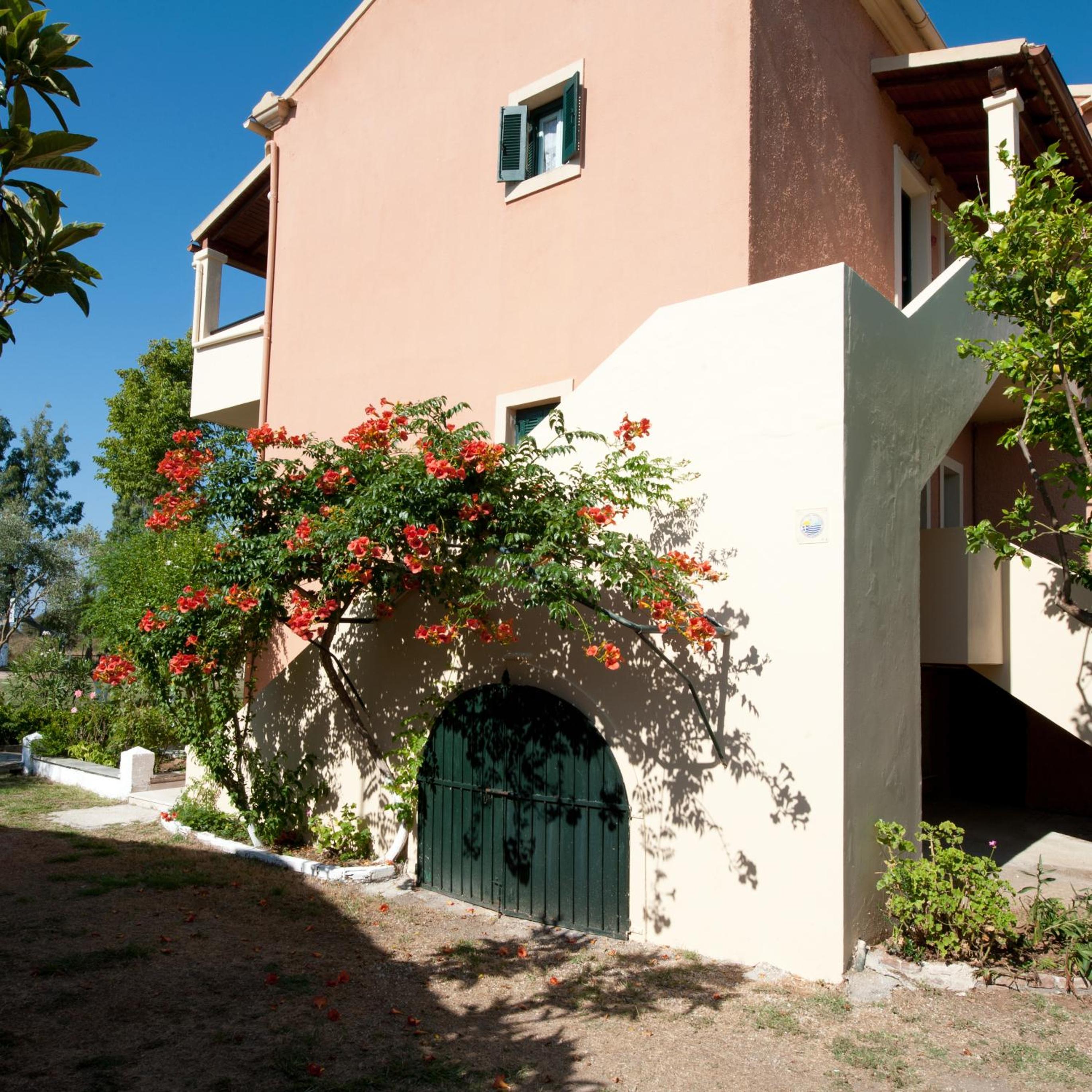 Helena Apartments & Villas