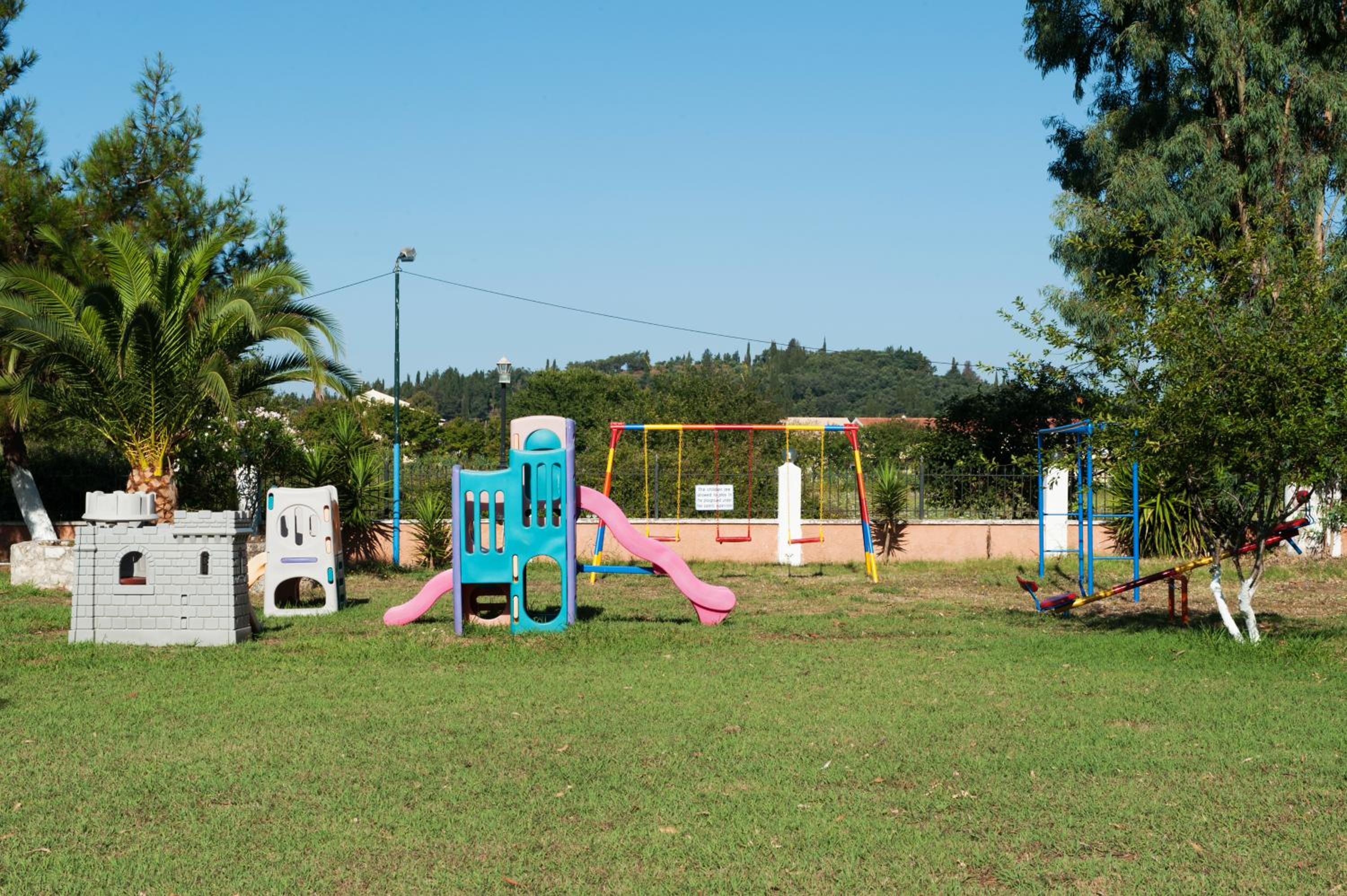 Helena Apartments & Villas