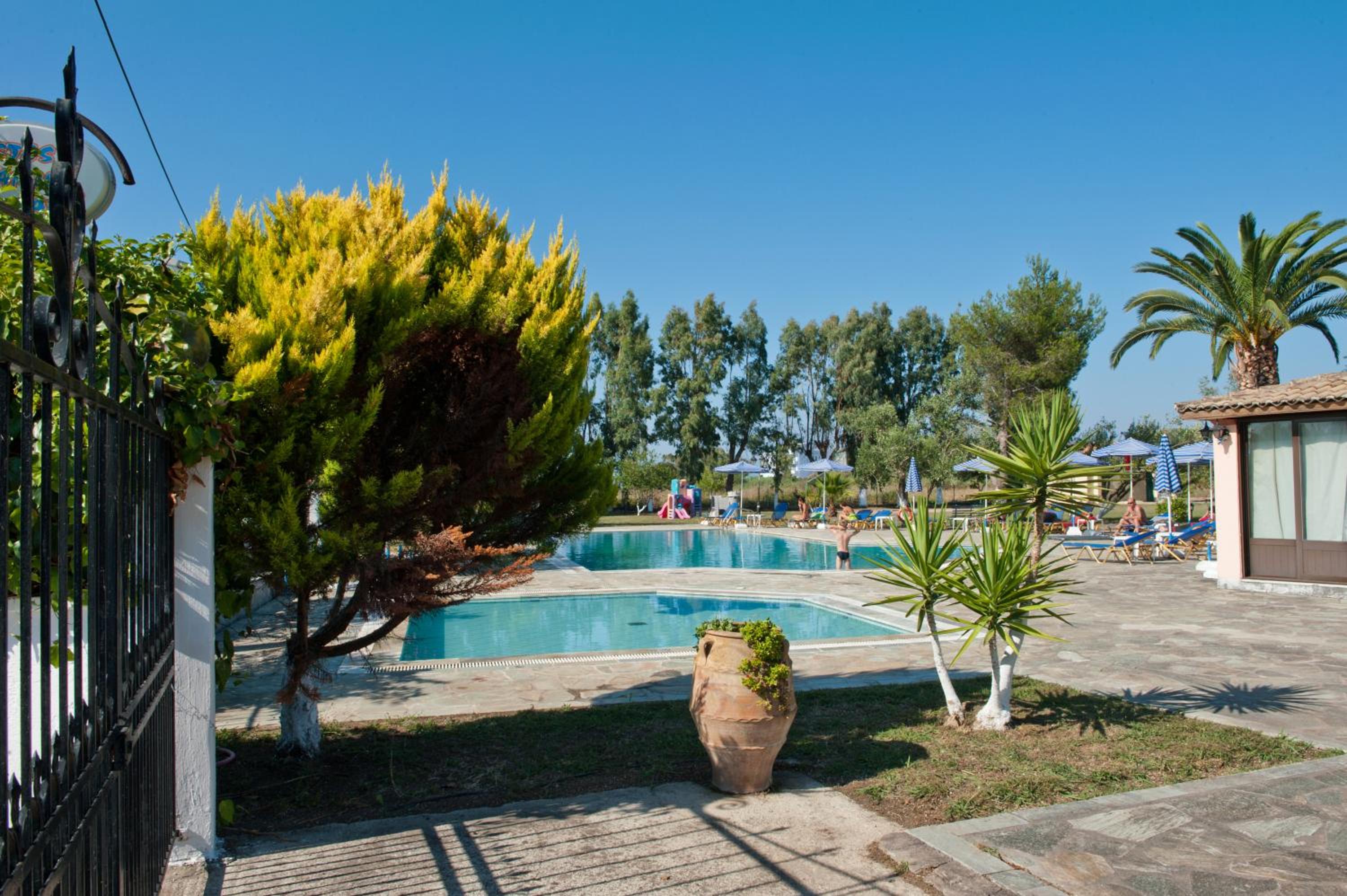 Helena Apartments & Villas