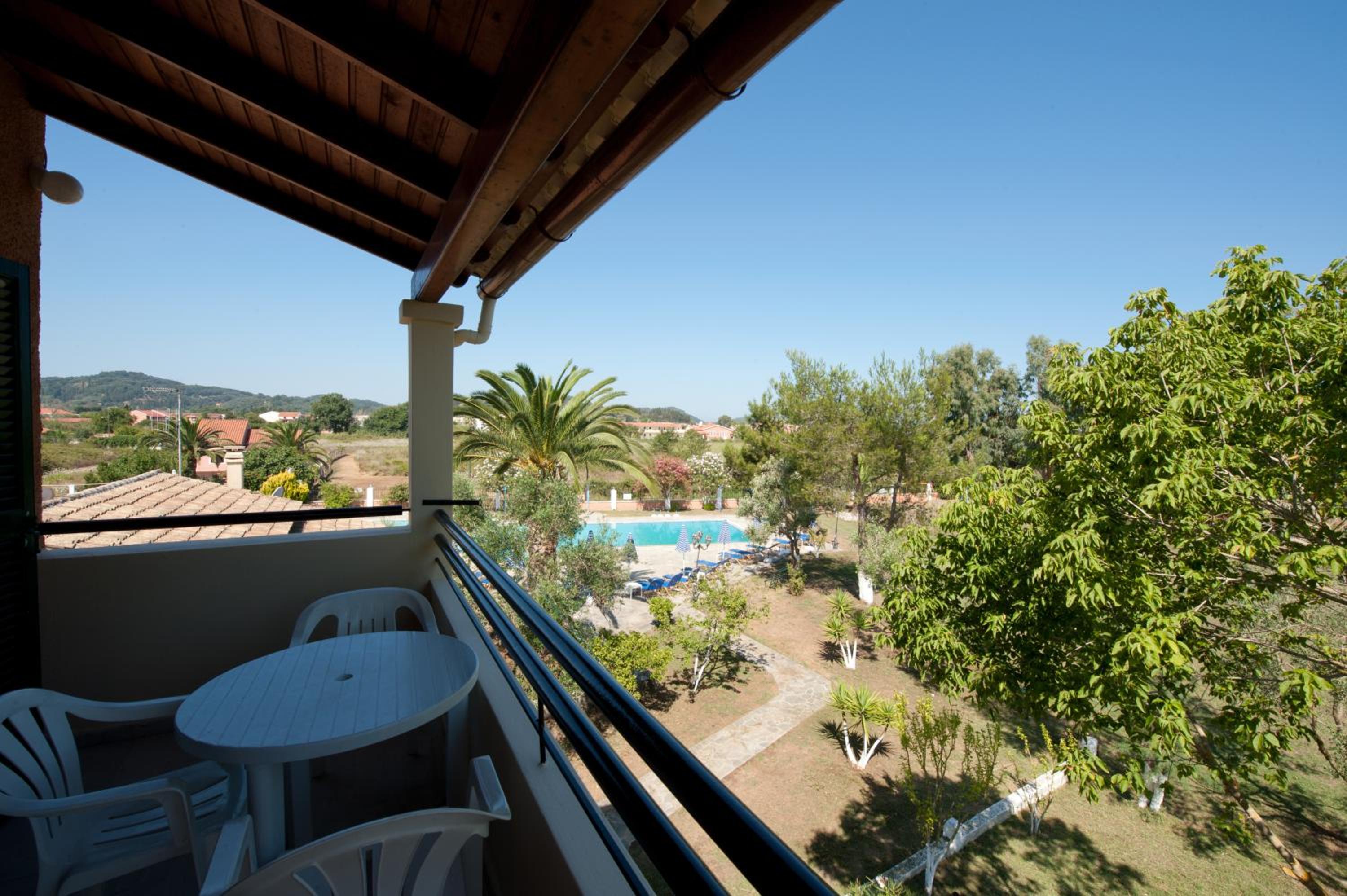 Helena Apartments & Villas