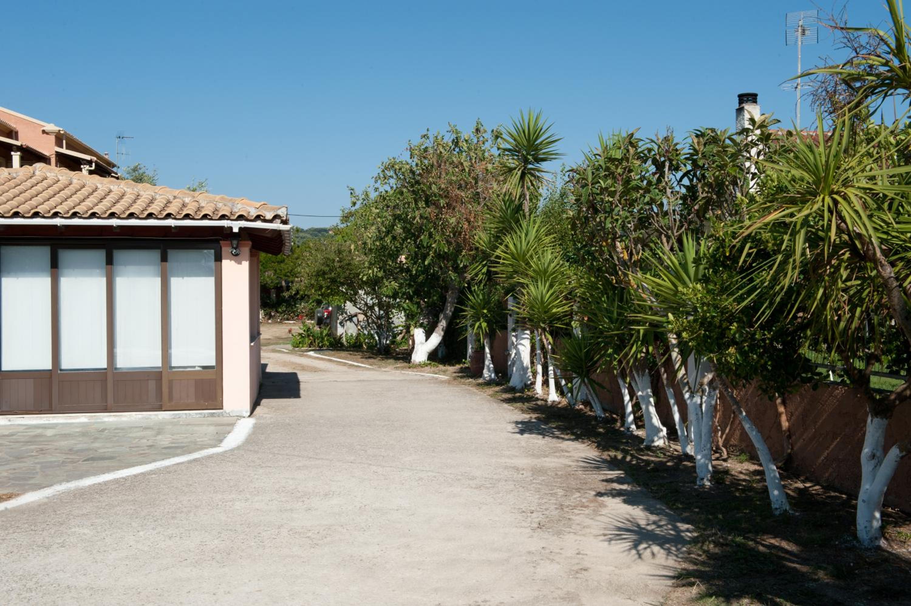 Helena Apartments & Villas