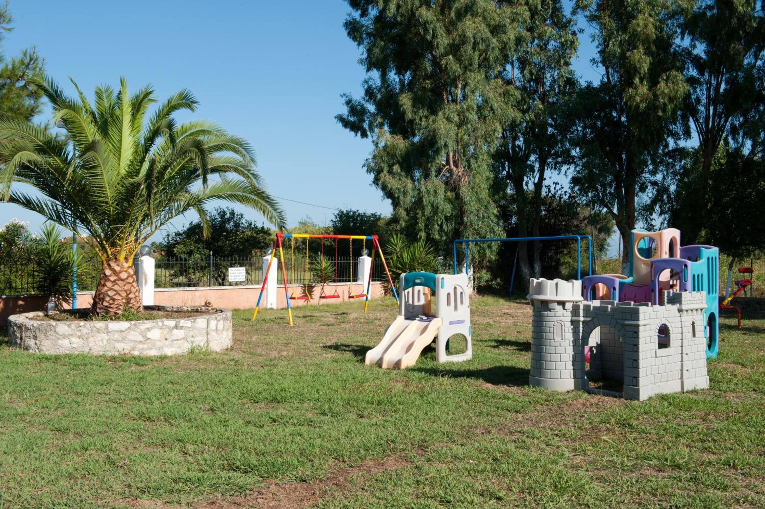 Helena Apartments & Villas