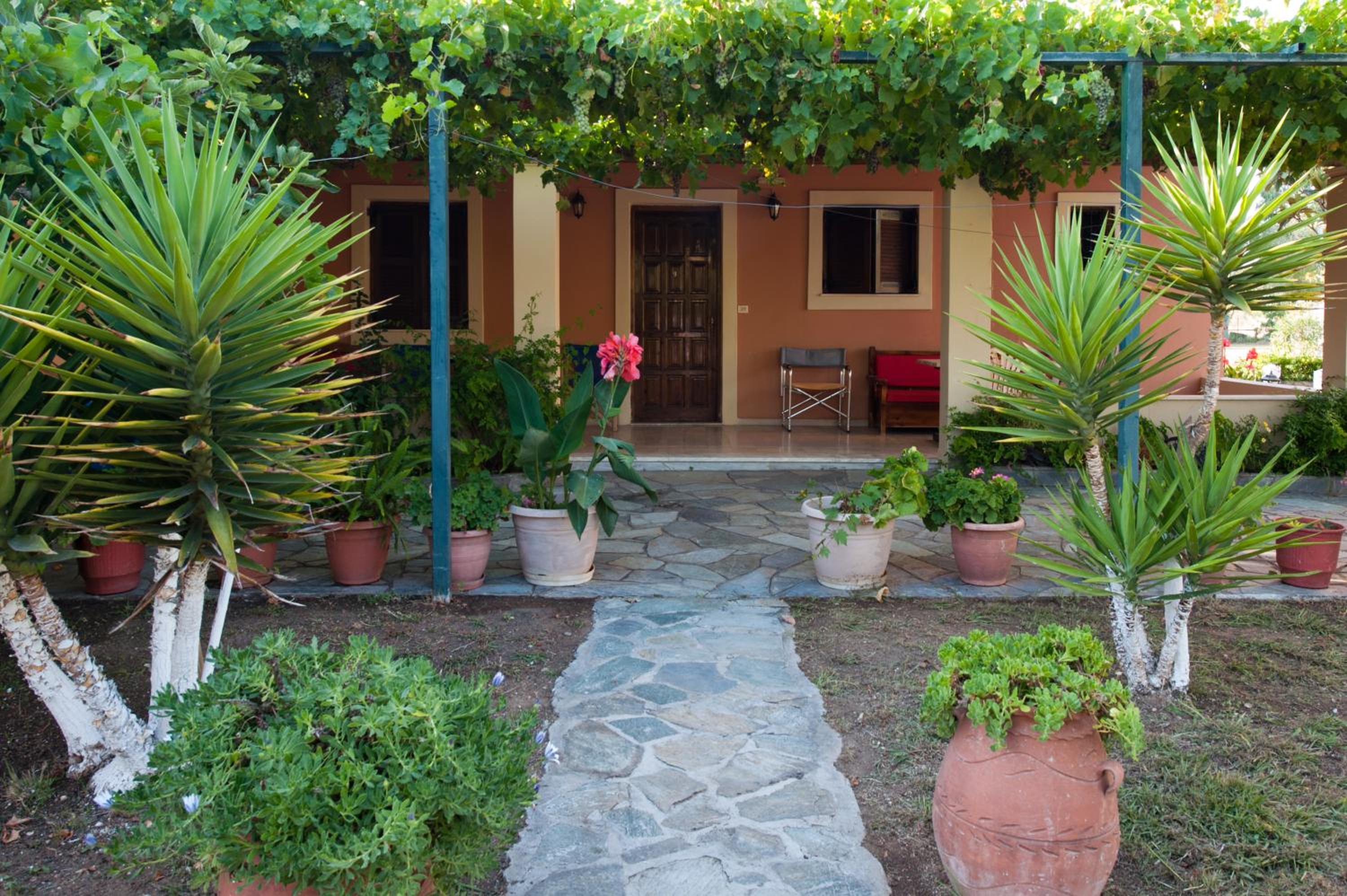Helena Apartments & Villas