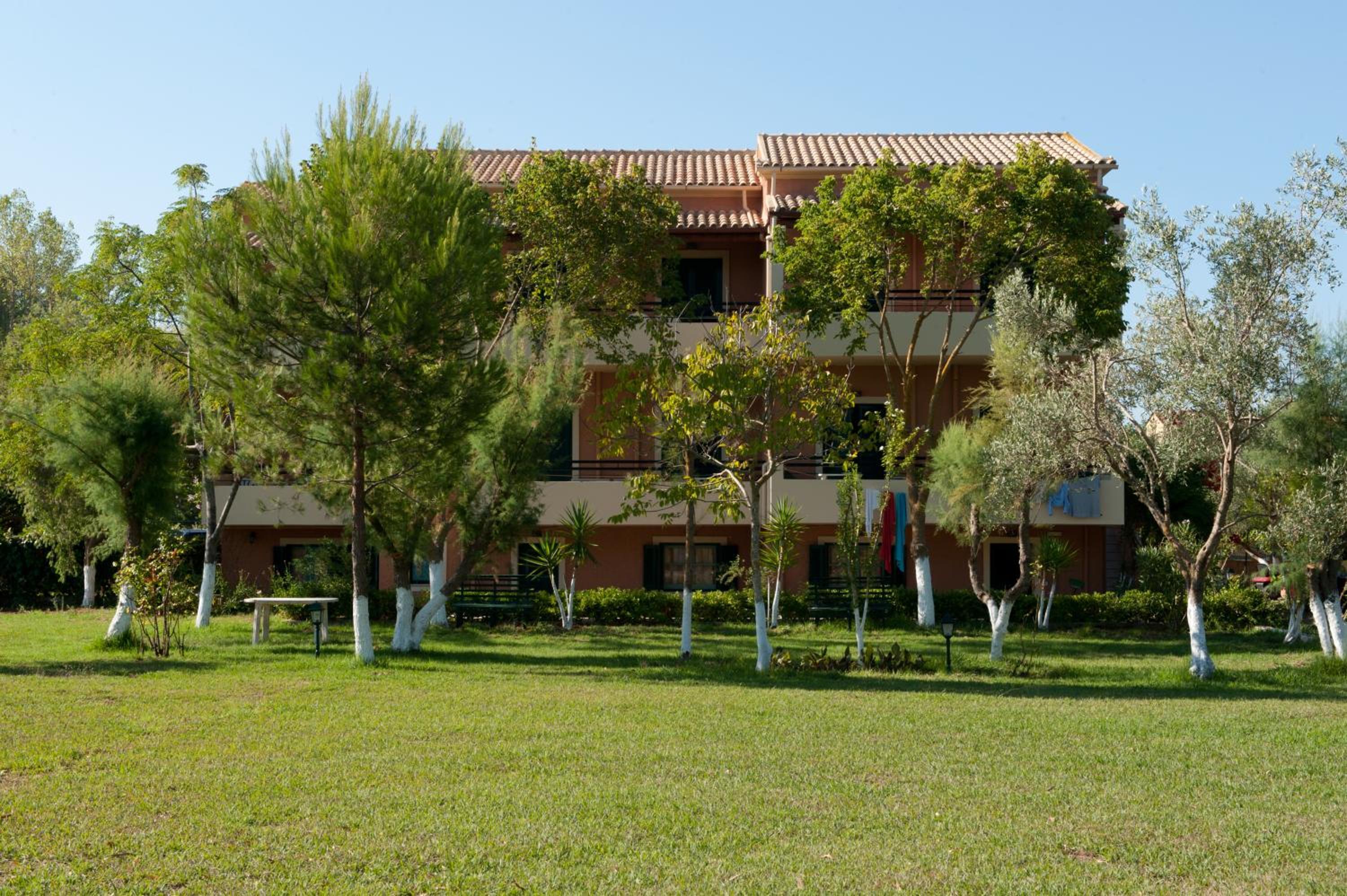 Helena Apartments & Villas