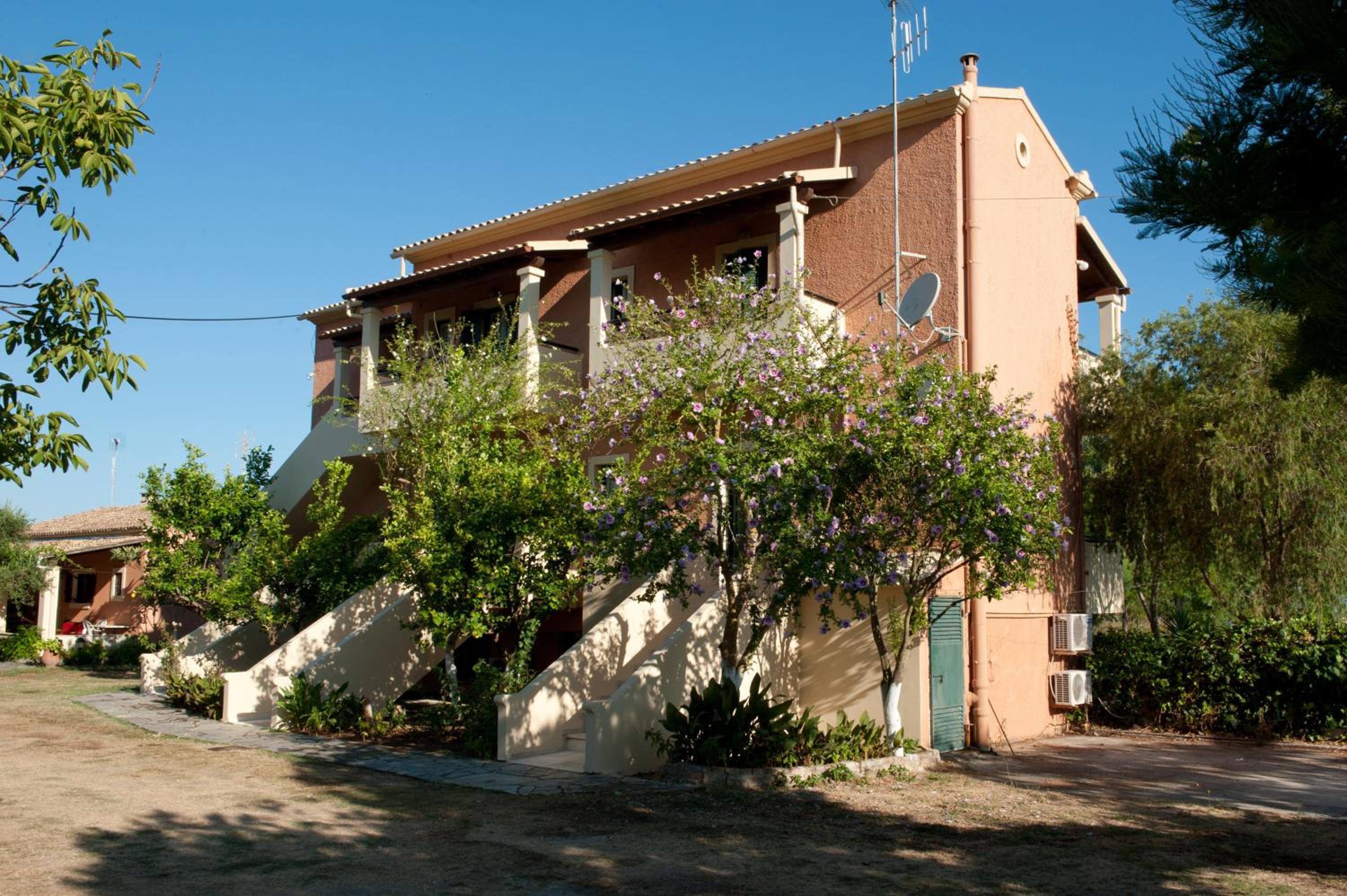 Helena Apartments & Villas