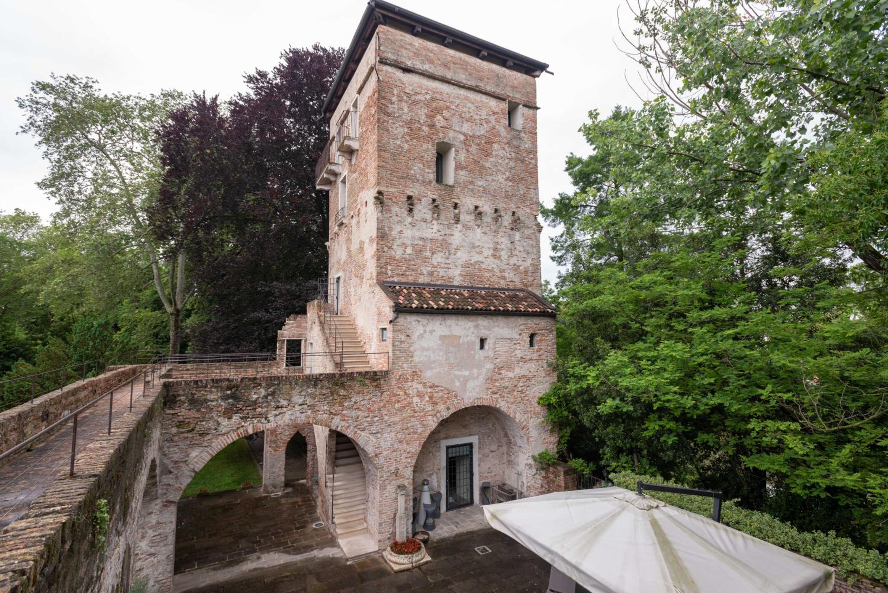 Massimago Wine Tower view 5