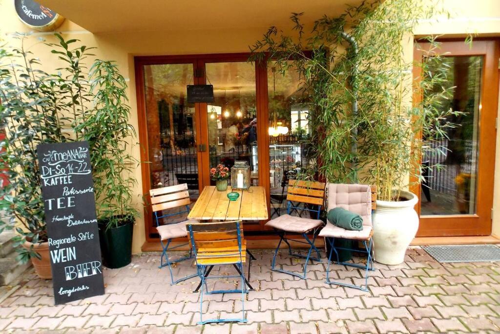 Beautiful Backyard Remise