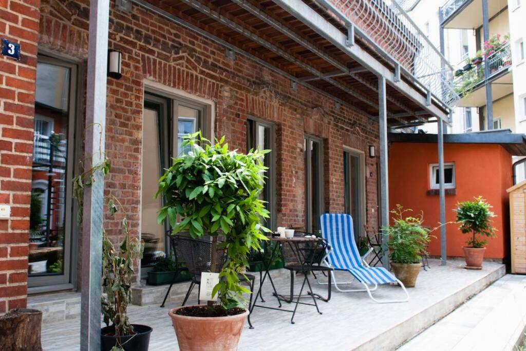 Beautiful Backyard Remise