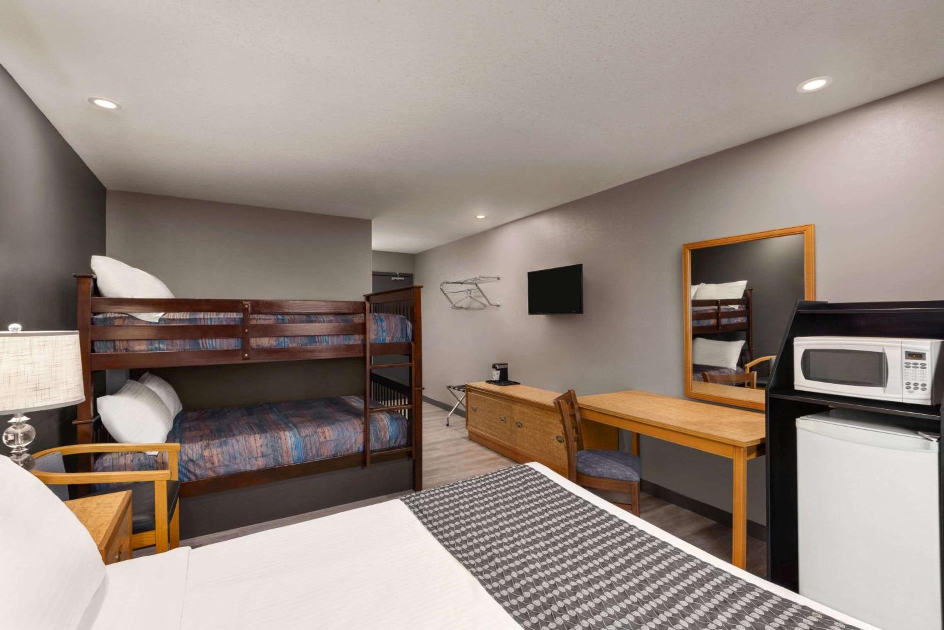 Brandon Vacations - Travelodge by Wyndham Brandon - Property Image 11