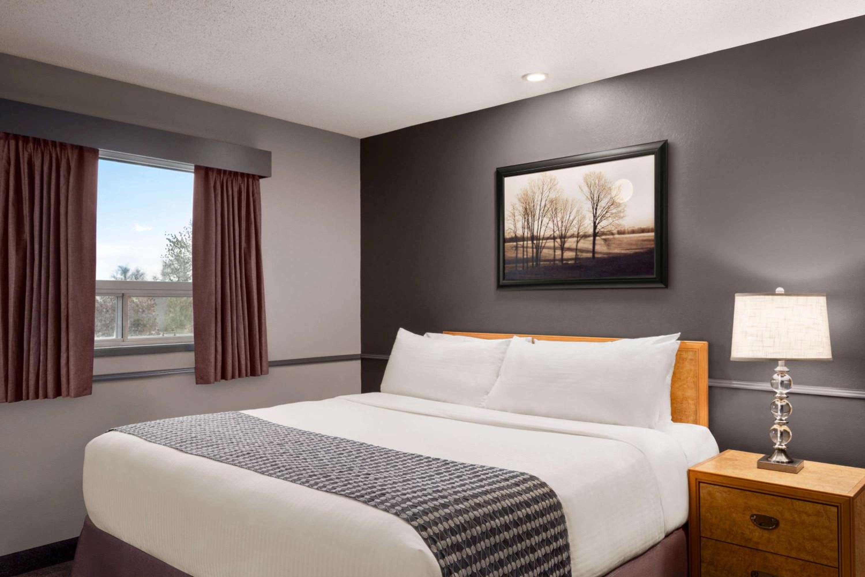 Brandon Vacations - Travelodge by Wyndham Brandon - Property Image 3