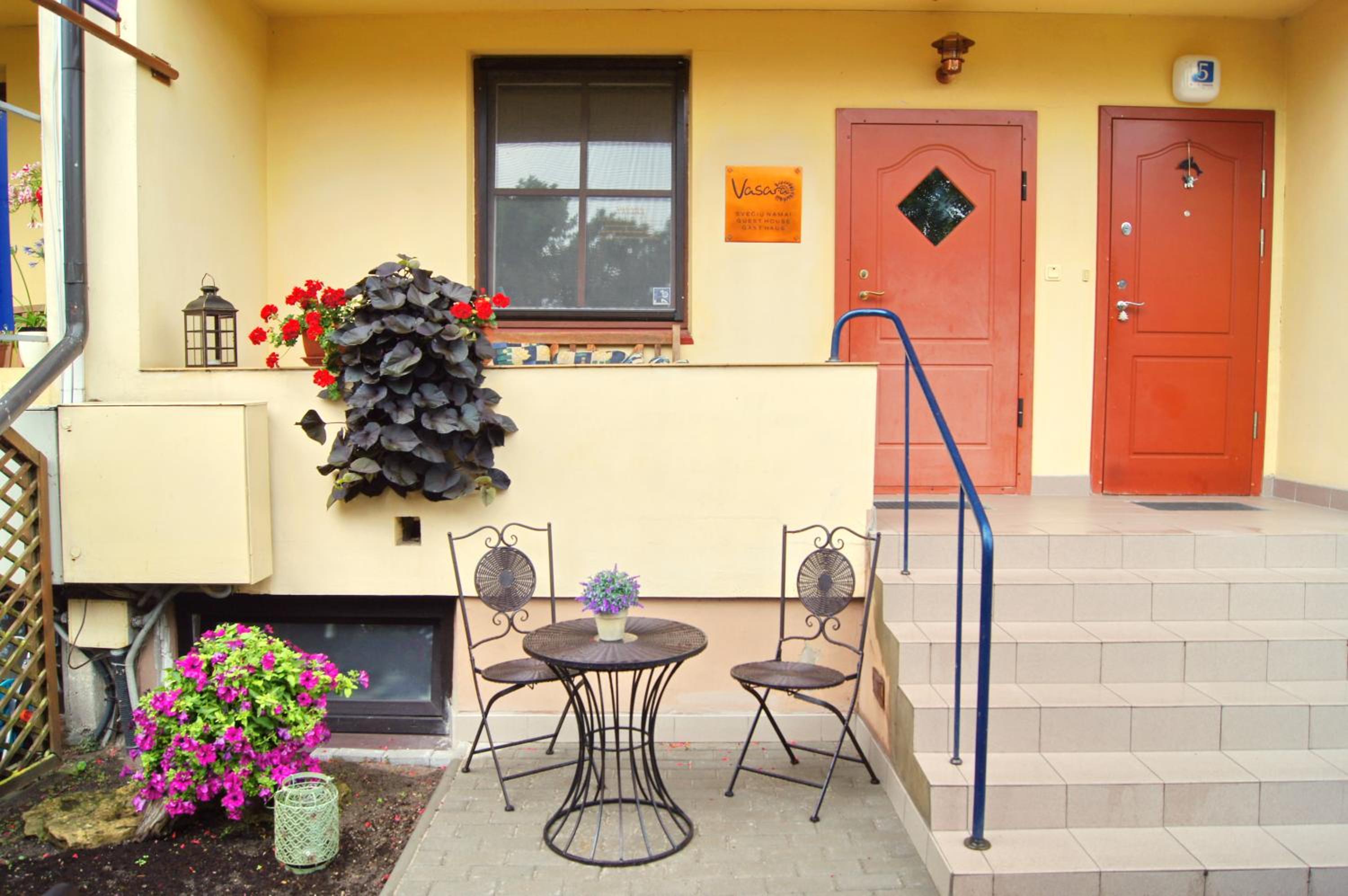 Photo 8