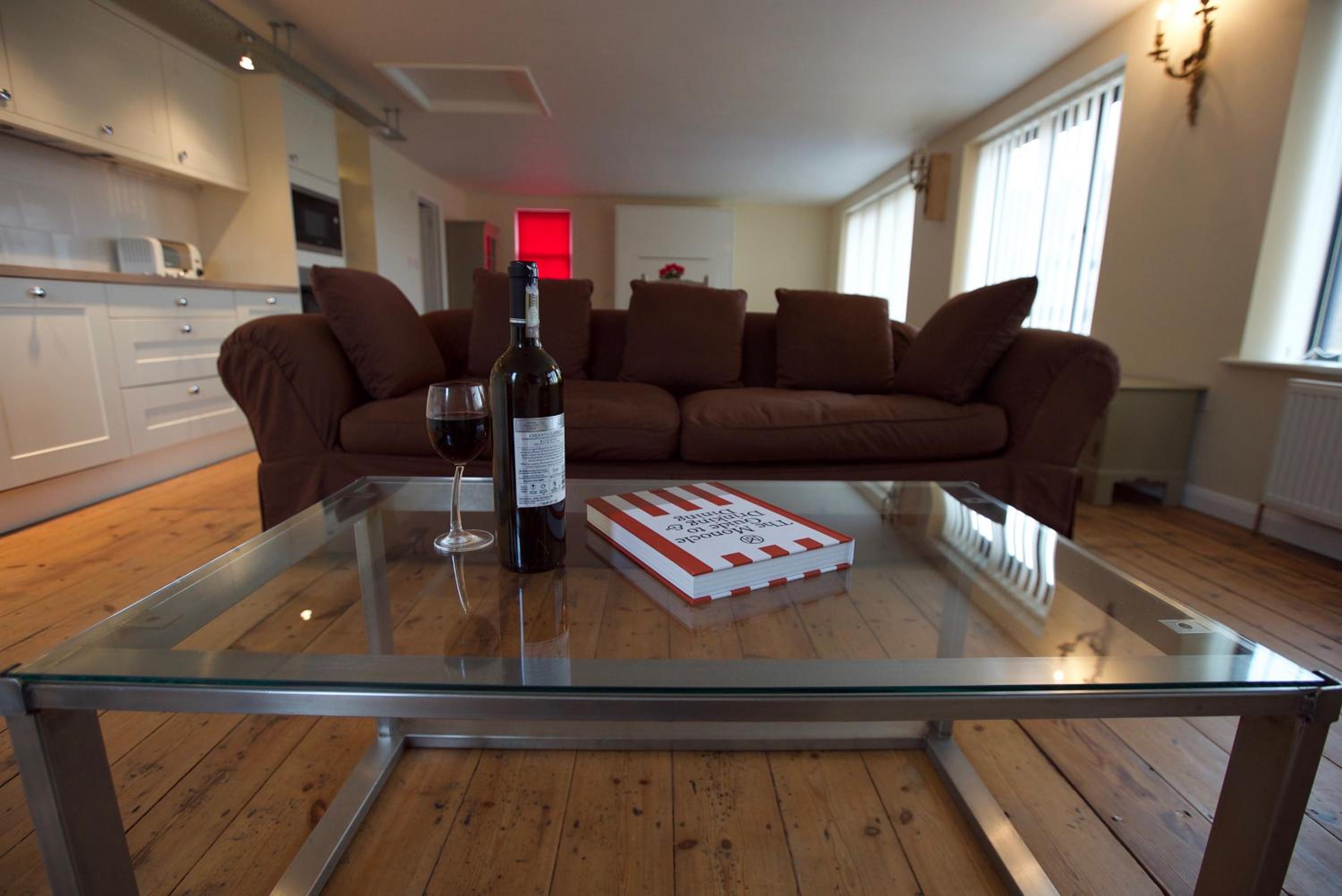 Spacious Apartment with Roof Terrace, near The Waterfront, Ipswich view 2