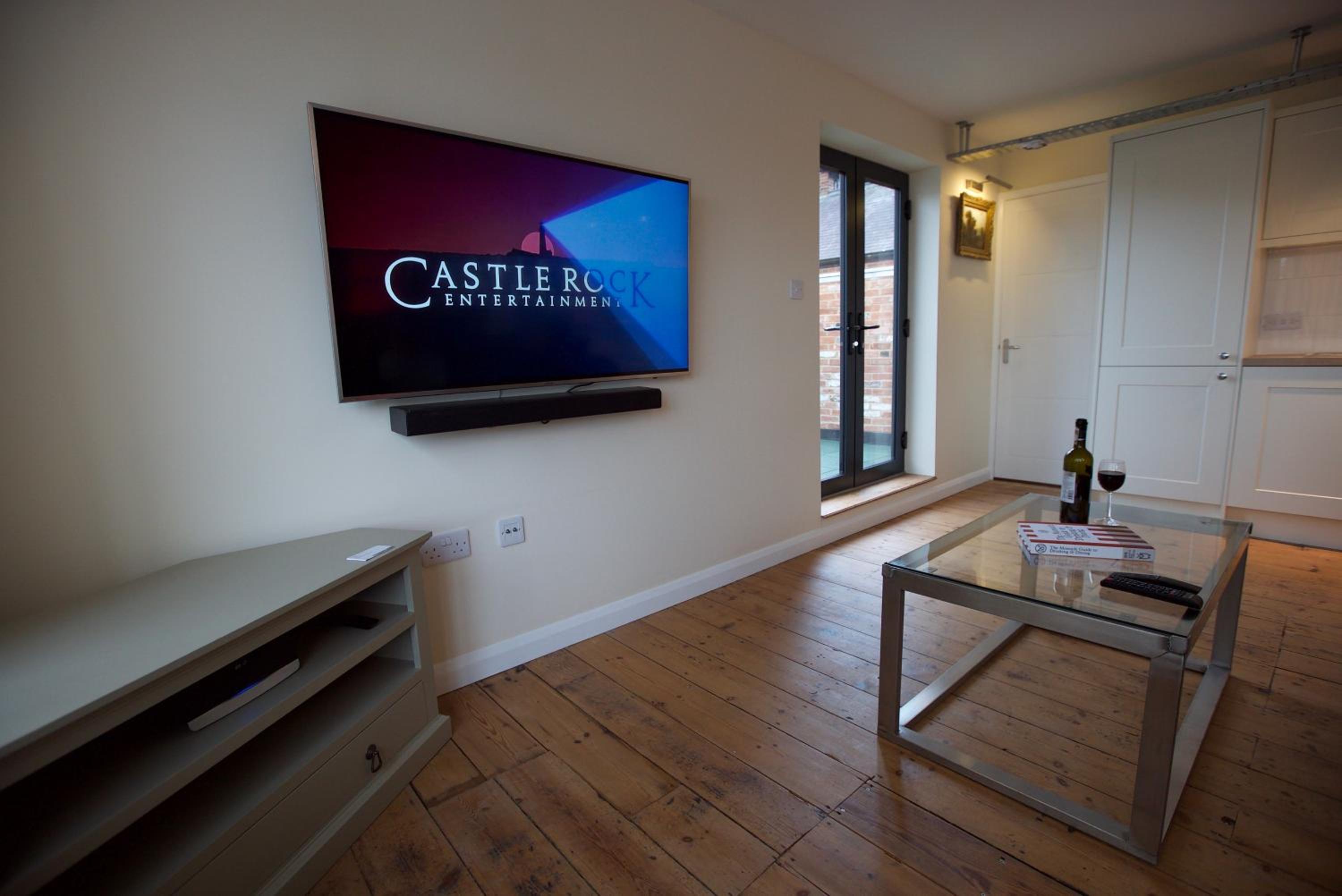 Spacious Apartment with Roof Terrace, near The Waterfront, Ipswich view 3