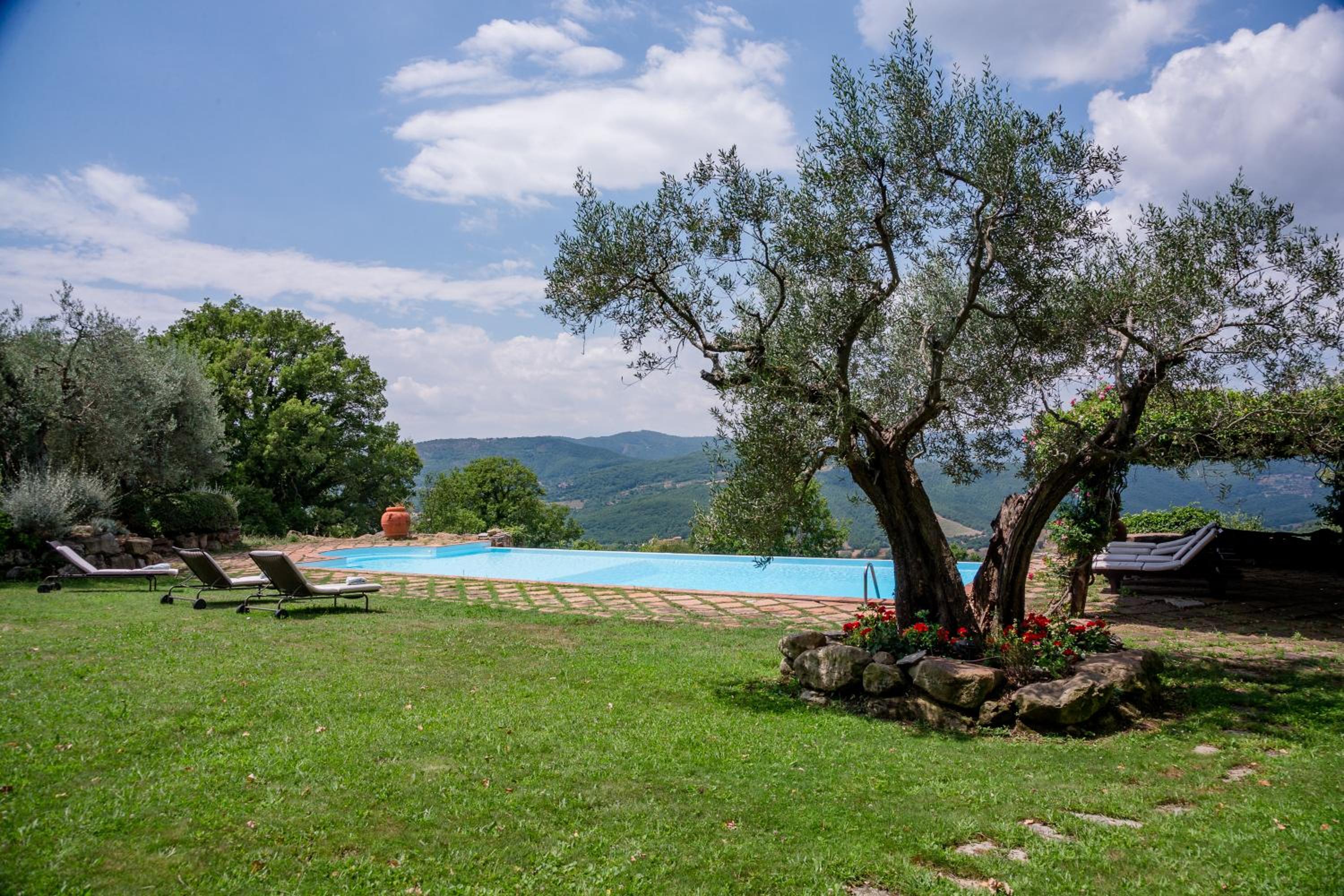 Villa Aston view 2