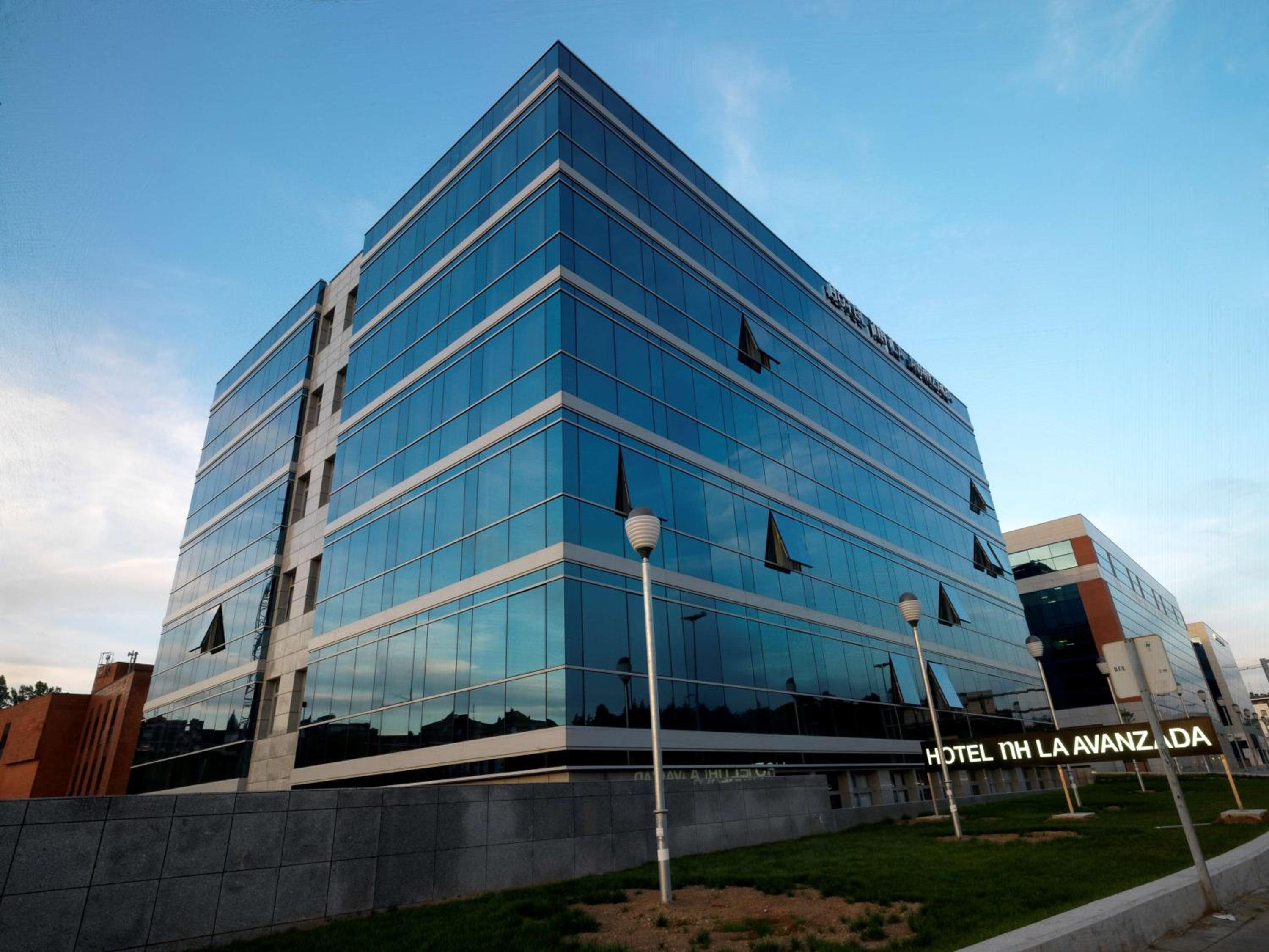Hotel NH La Avanzada - Image 1