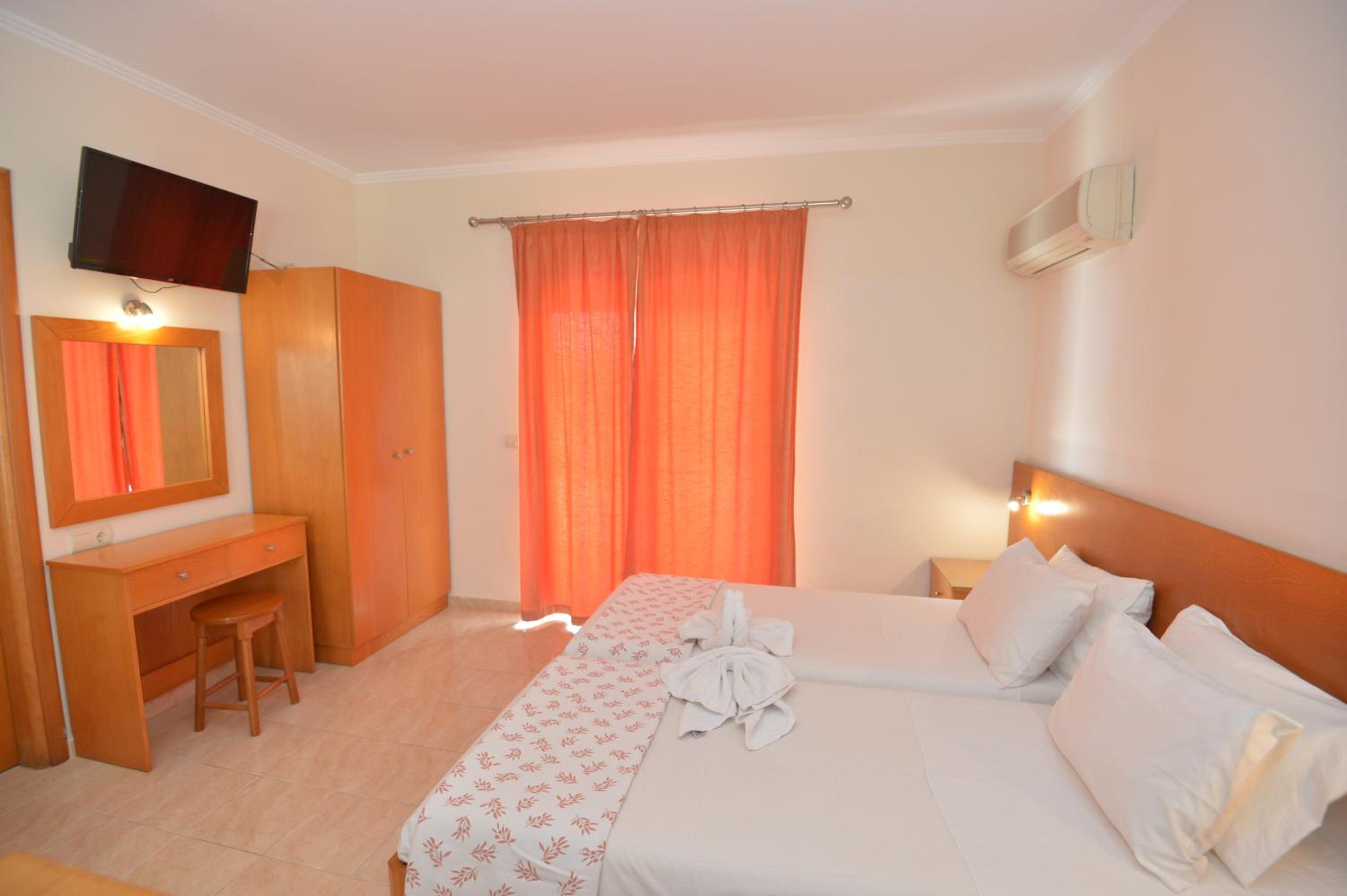 Perla Marina Hotel