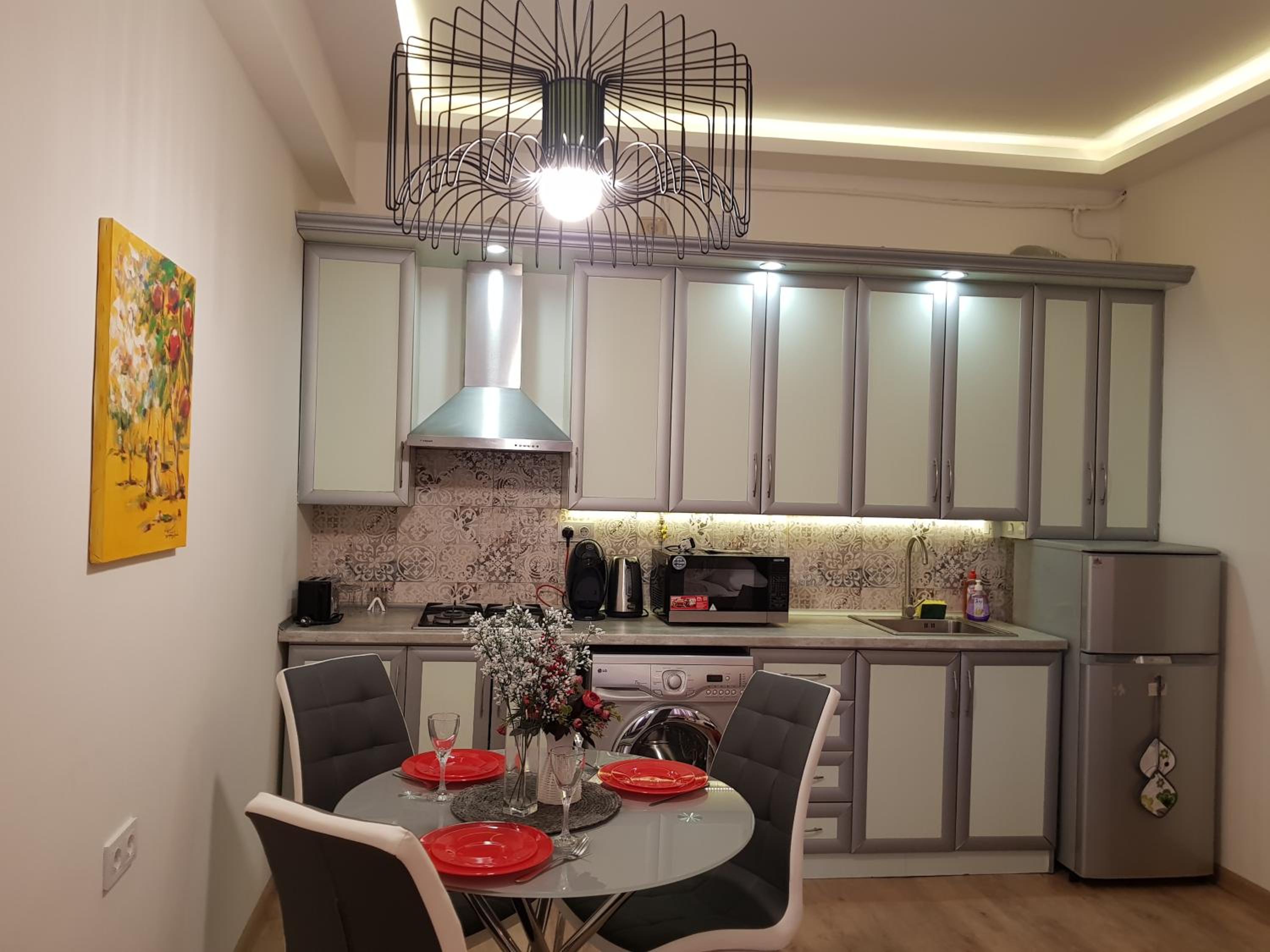 NEW Downtown Stylish studio with Mt. Ararat View