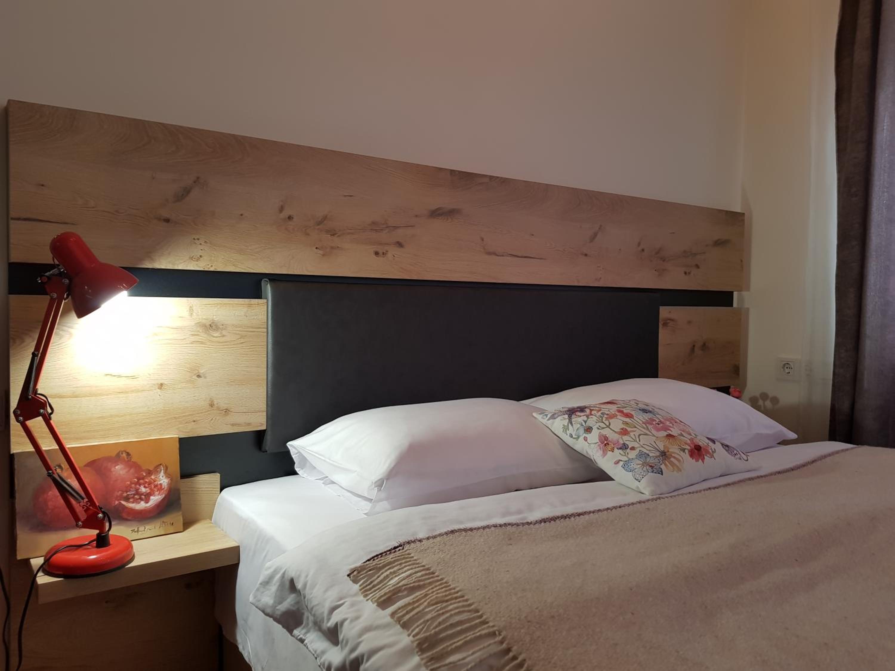 NEW Downtown Stylish studio with Mt. Ararat View