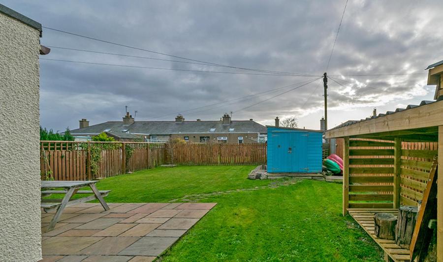 Cosy Cottage Close to East Beach, Shops, Restaurants and RAF base view 3