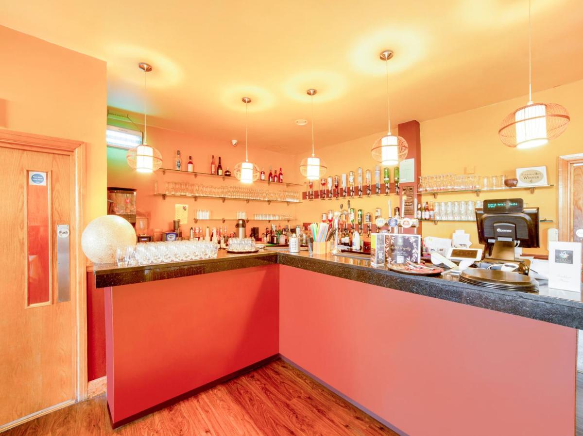 bar