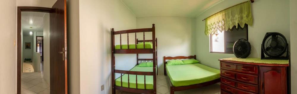 Casa 100m da praia, 10 pessoas, 3 quartos