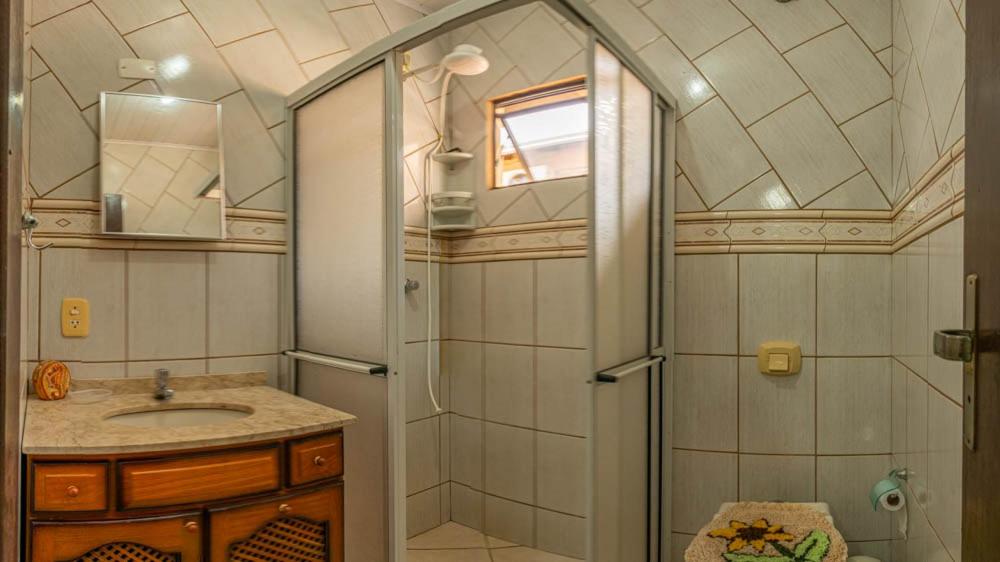 Casa 100m da praia, 10 pessoas, 3 quartos
