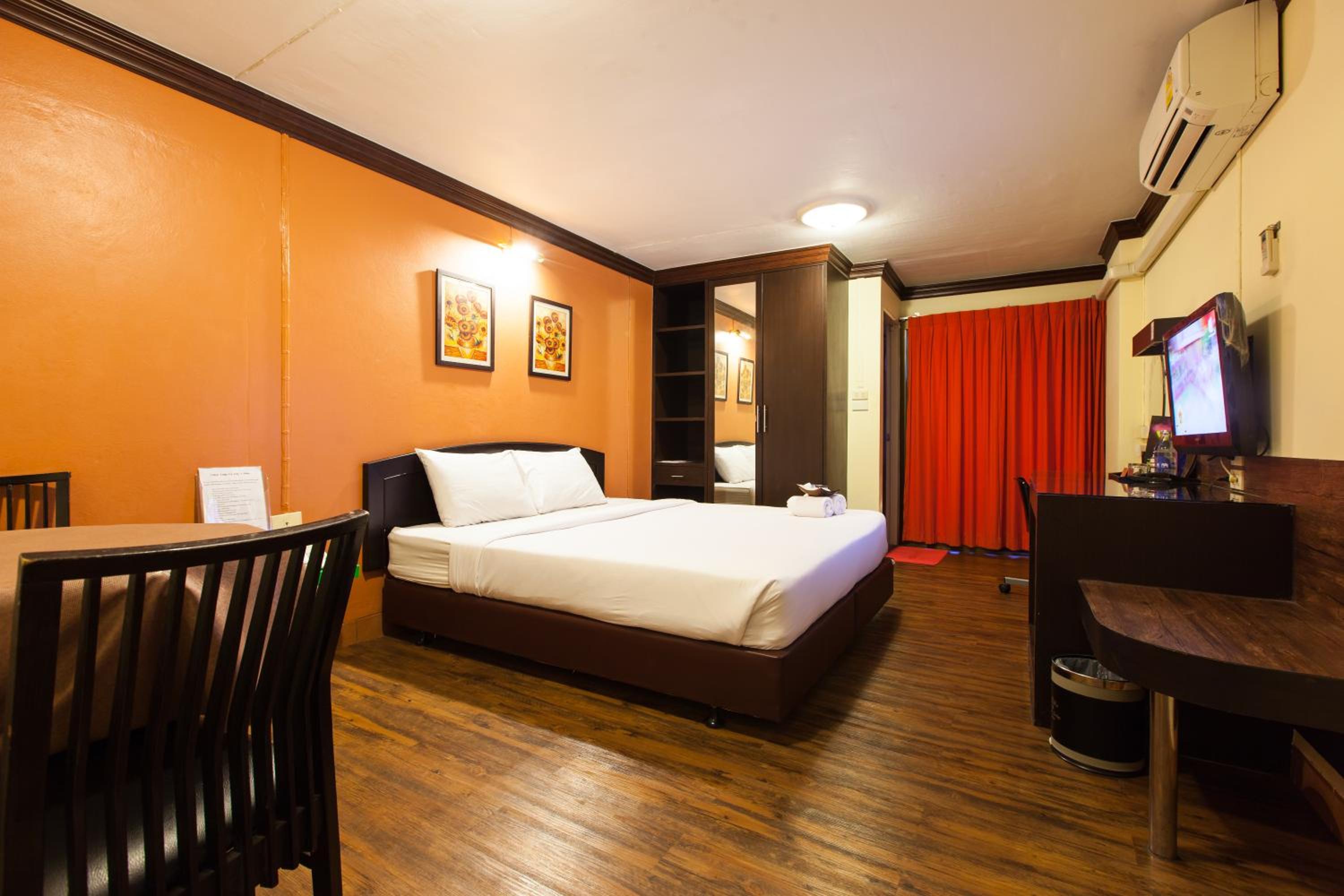 Vabua Asotel Bangkok - Image 5