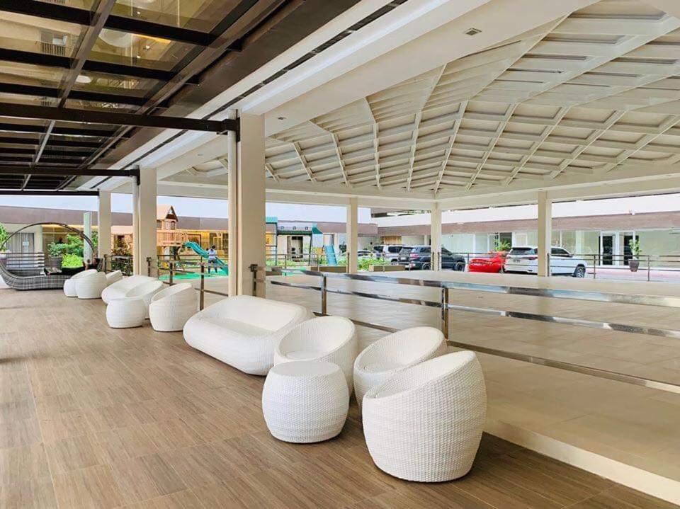 Bamboo Bay Condominium near UC Med & Chong Hua Hospital, CDU School, SM Mall, Ayala Mall and IT Park - studio condo unit view 2
