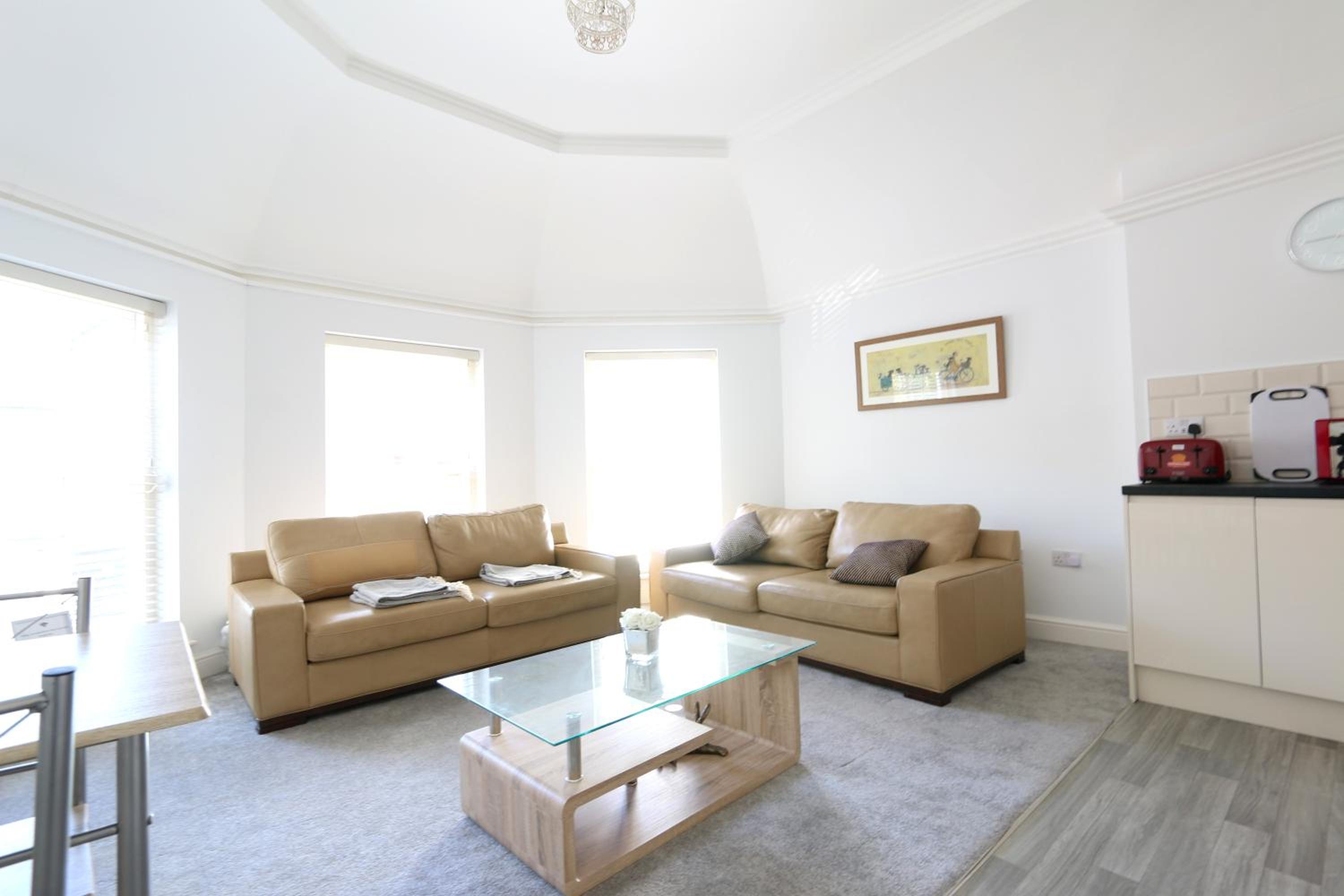 Luxury 2-Bed Flat Central Ipswich Parking view 2