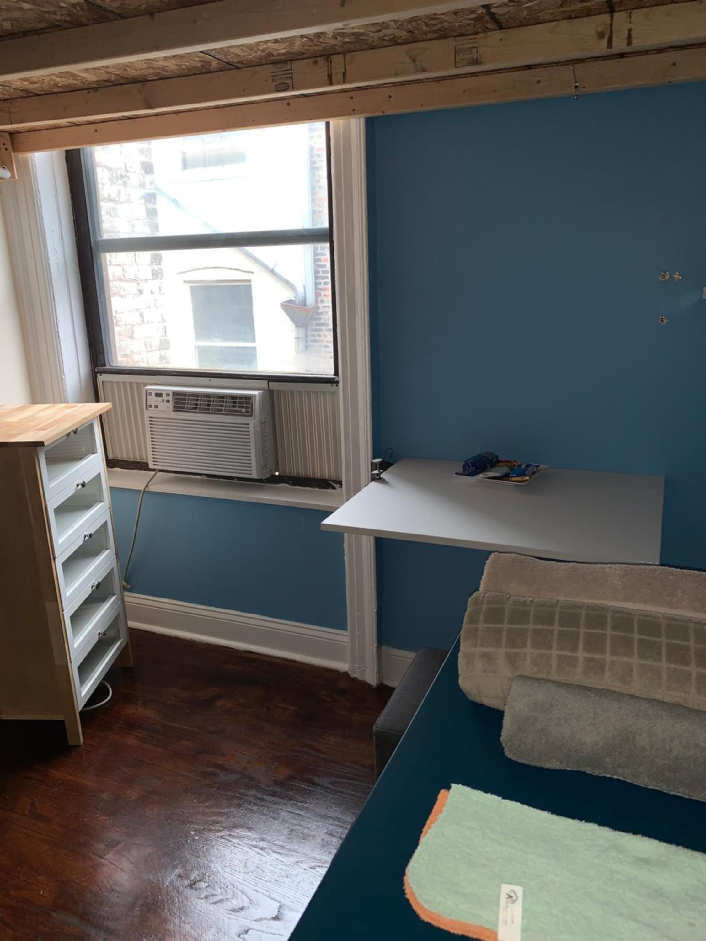 private room in a shared apartment 15 minutes to times square!