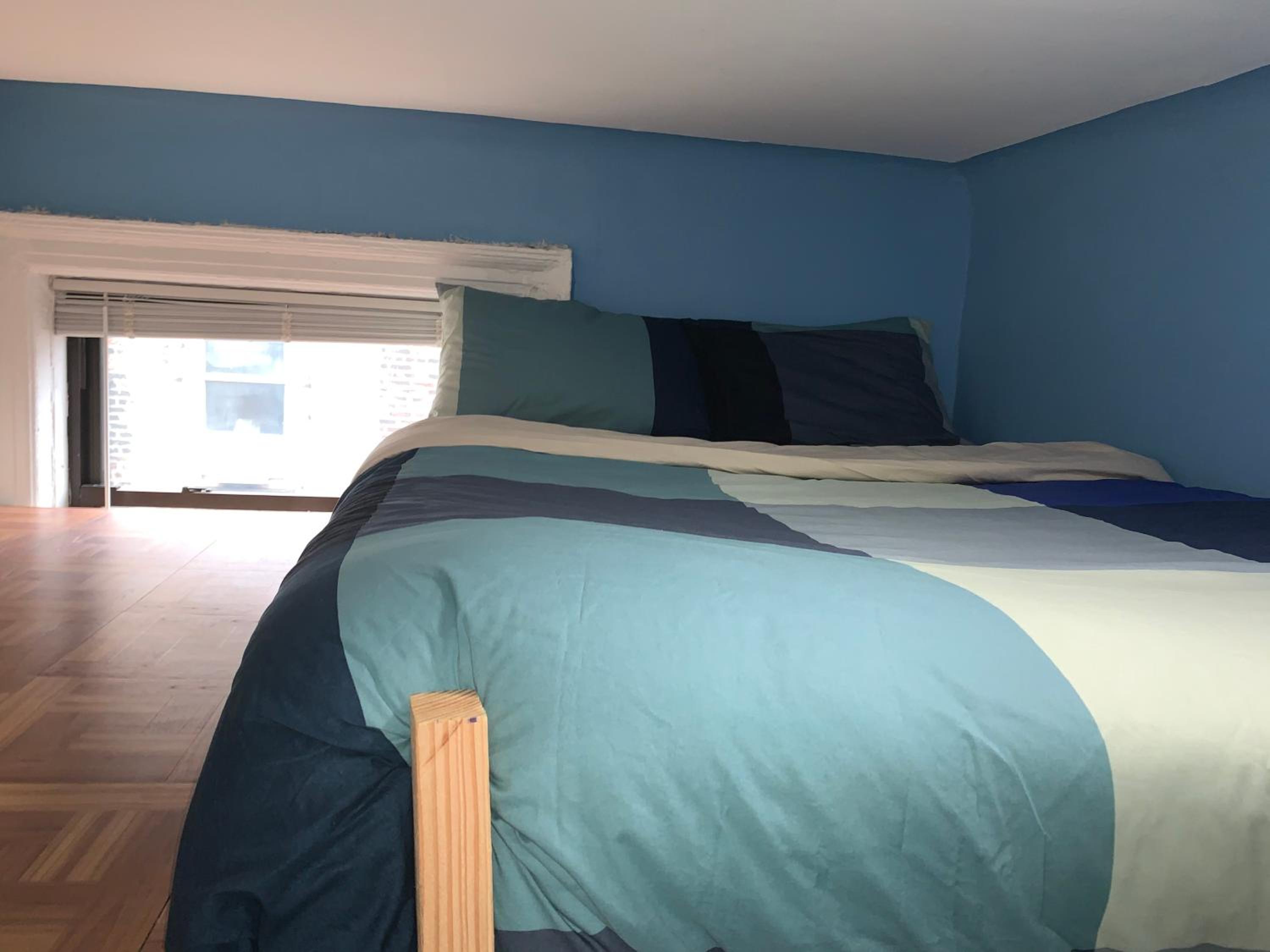 private room in a shared apartment 15 minutes to times square!